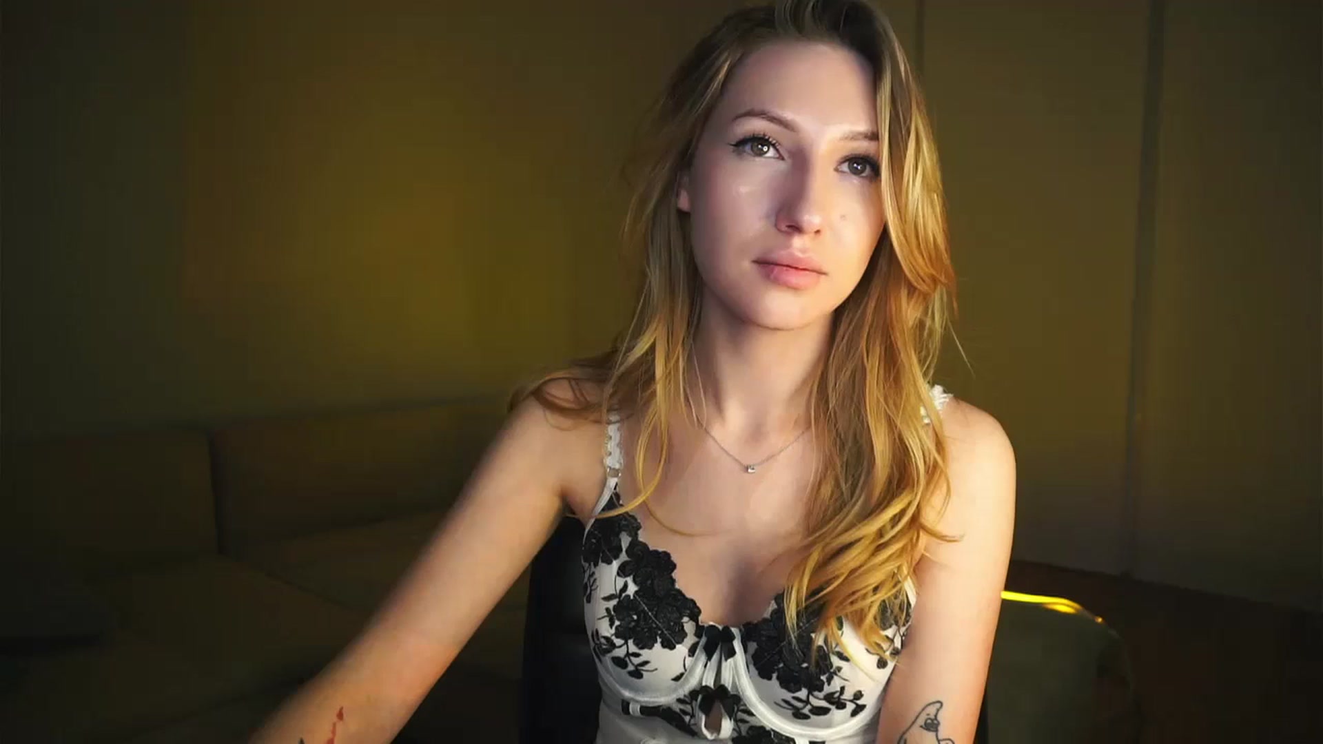 Gallery image thumbnail from LovelyGin's myfreecams stream on, 03/20/2025, 20:00 image 20 of 20