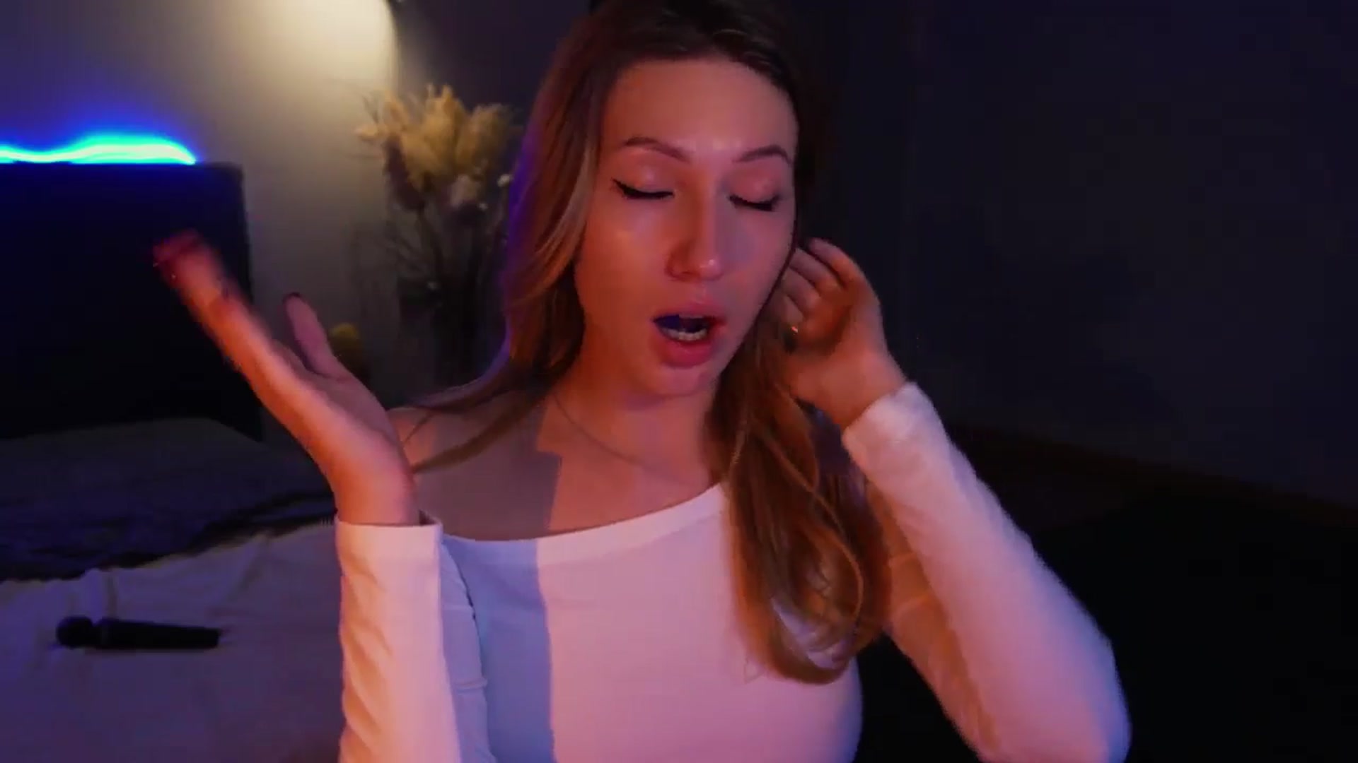 Gallery image thumbnail from LovelyGin's myfreecams stream on, 03/21/2025, 20:05 image 13 of 20