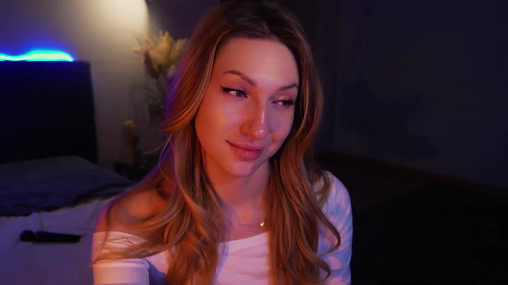 Gallery image thumbnail from LovelyGin's myfreecams stream on, 03/21/2025, 20:05 image 15 of 20