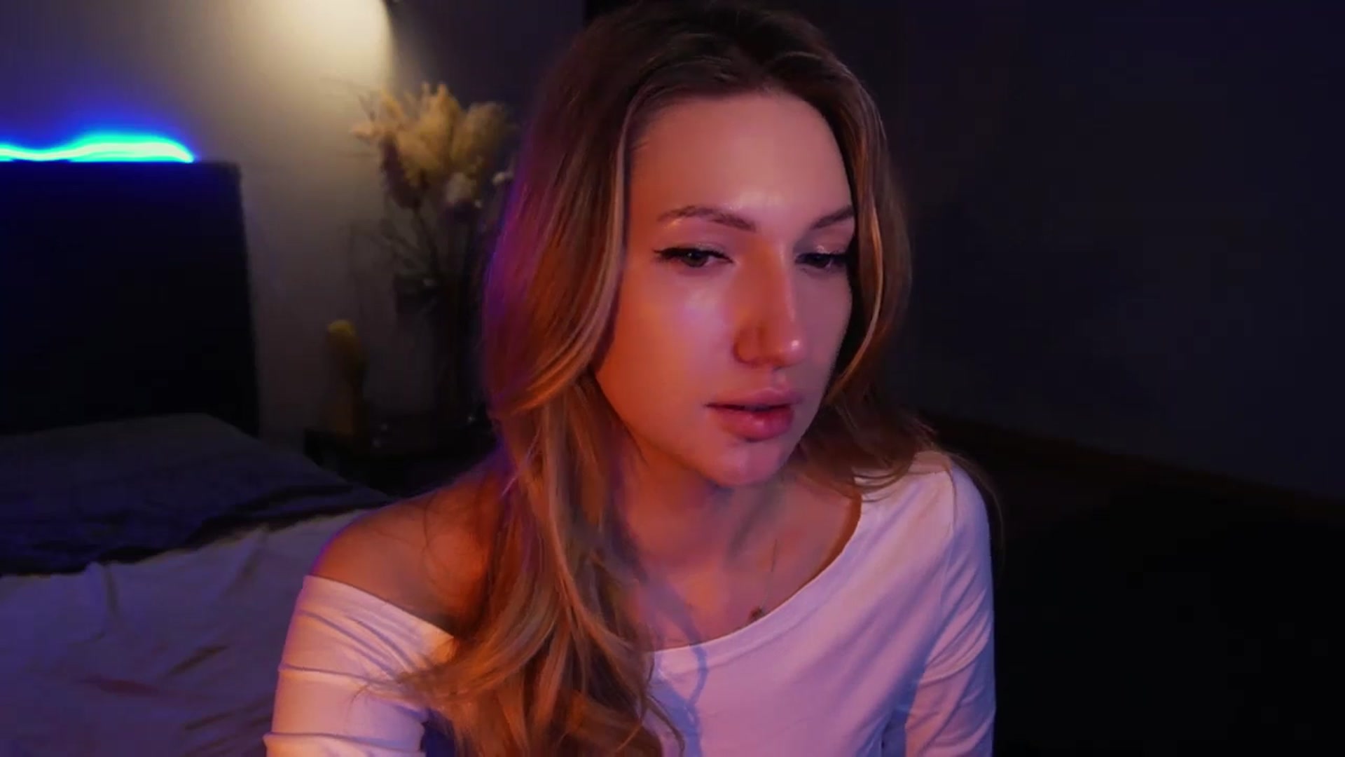 Gallery image thumbnail from LovelyGin's myfreecams stream on, 03/21/2025, 20:05 image 17 of 20