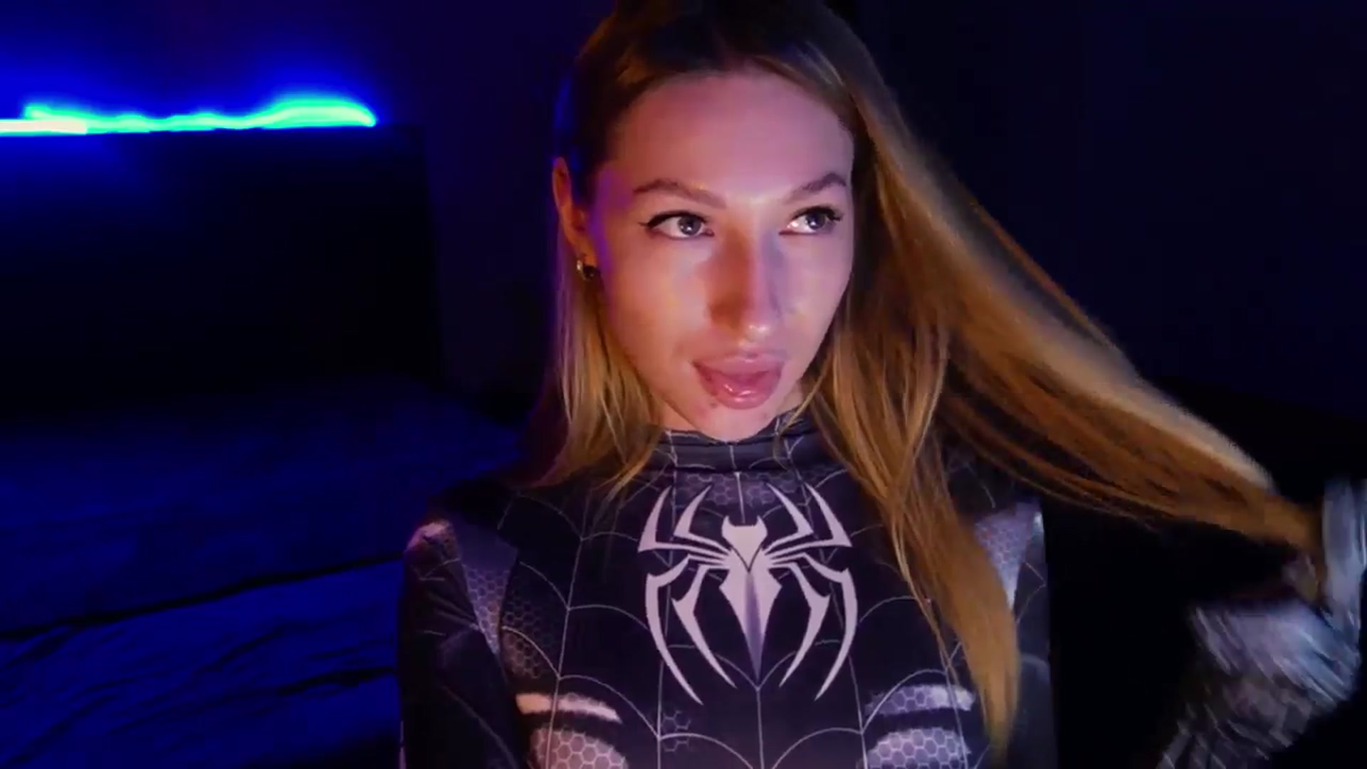 Gallery image thumbnail from LovelyGin's myfreecams stream on, 03/24/2025, 20:03 image 6 of 20