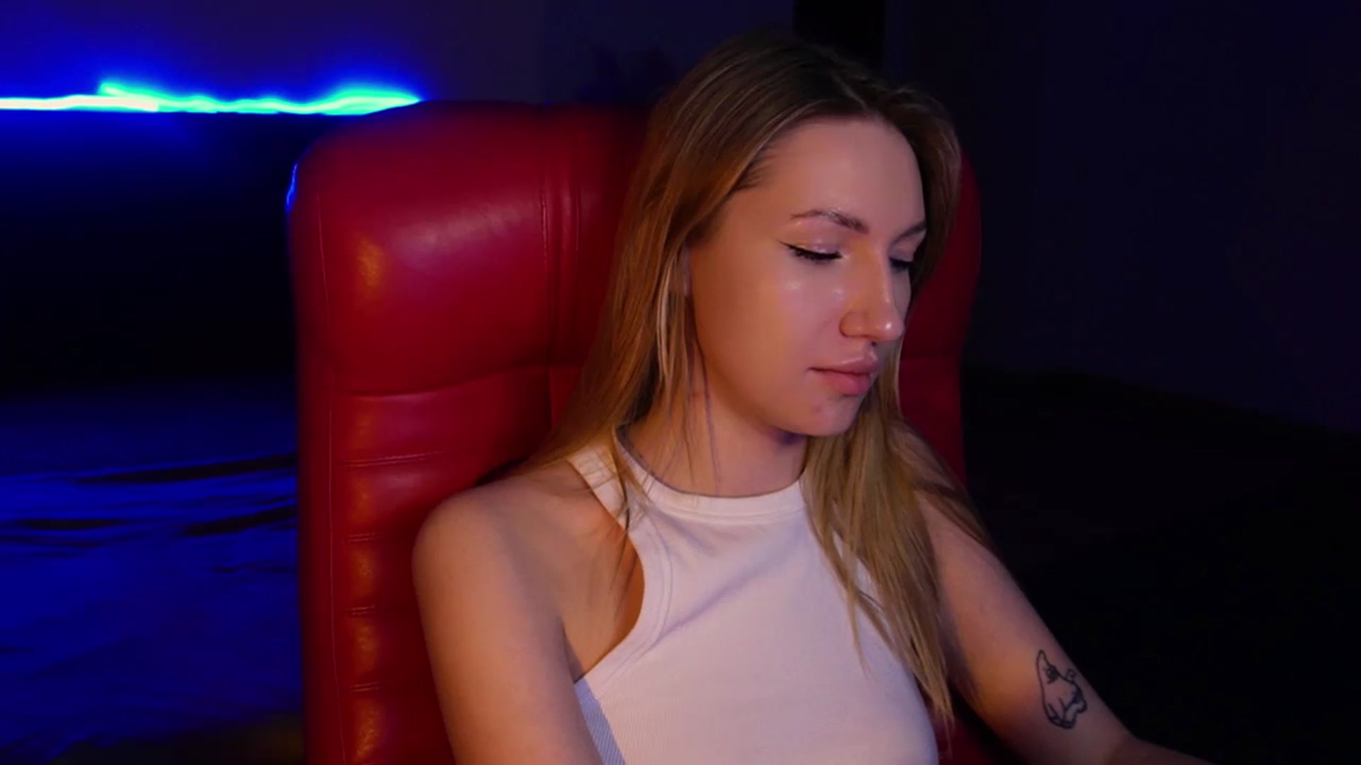 Gallery image thumbnail from LovelyGin's myfreecams stream on, 03/26/2025, 20:07 image 13 of 20