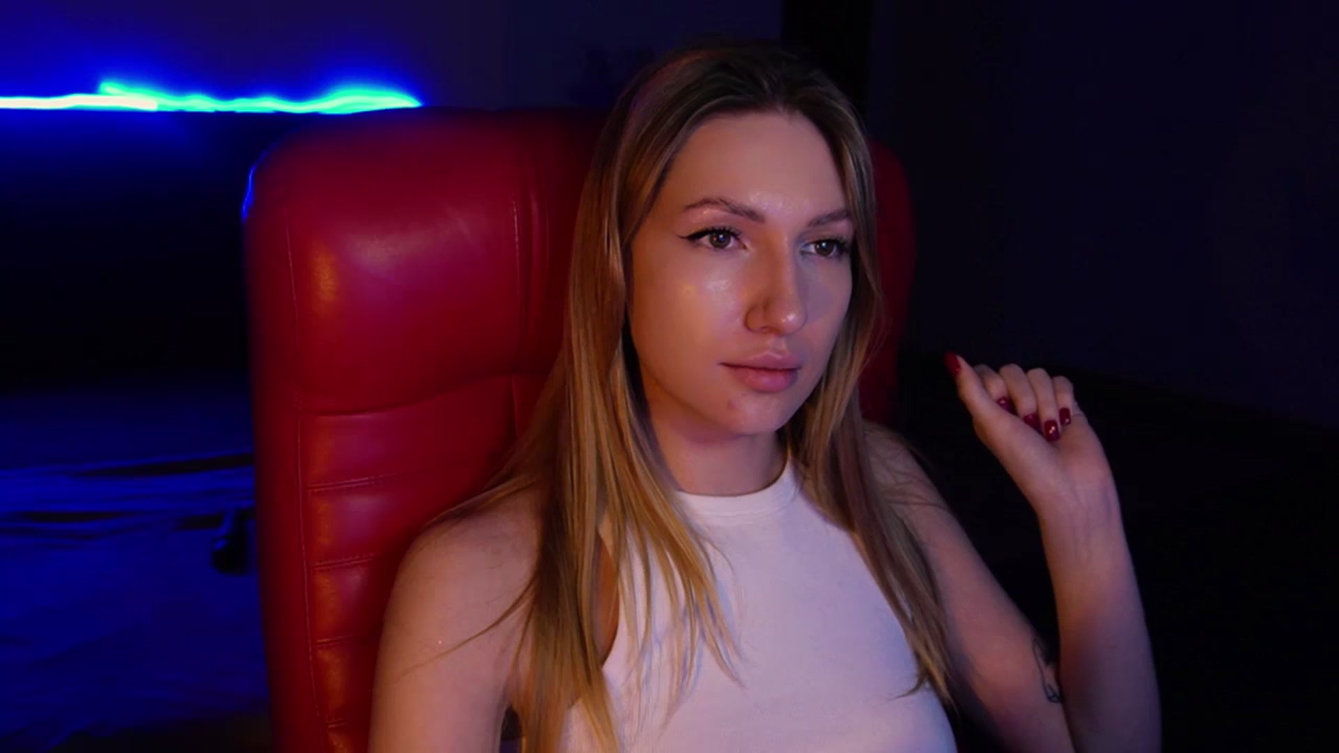 Gallery image thumbnail from LovelyGin's myfreecams stream on, 03/26/2025, 20:07 image 10 of 20