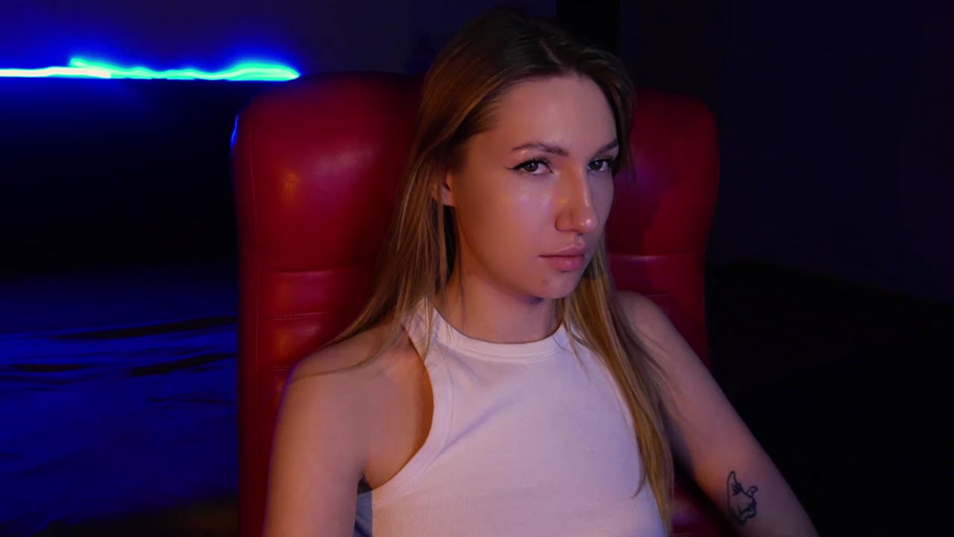 Gallery image thumbnail from LovelyGin's myfreecams stream on, 03/26/2025, 20:07 image 11 of 20
