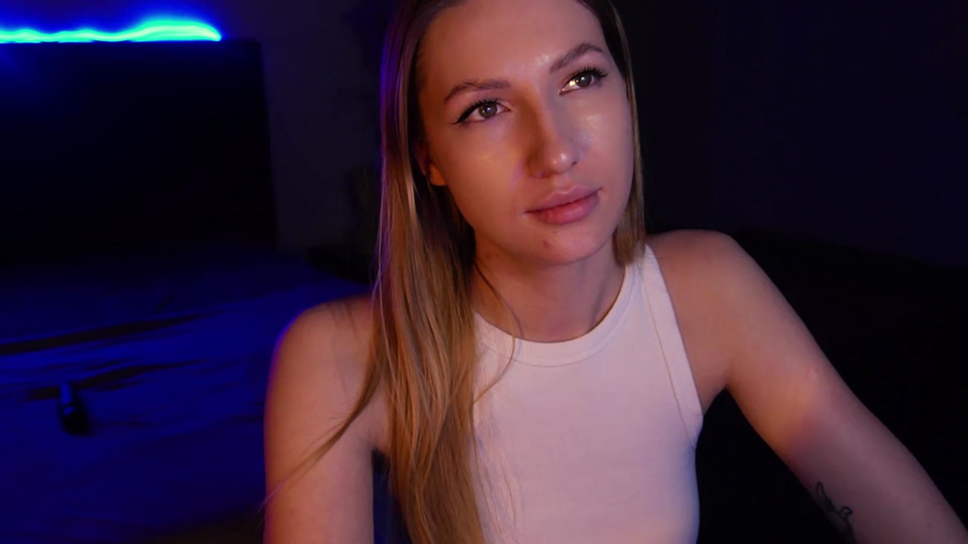 Gallery image thumbnail from LovelyGin's myfreecams stream on, 03/26/2025, 20:07 image 6 of 20