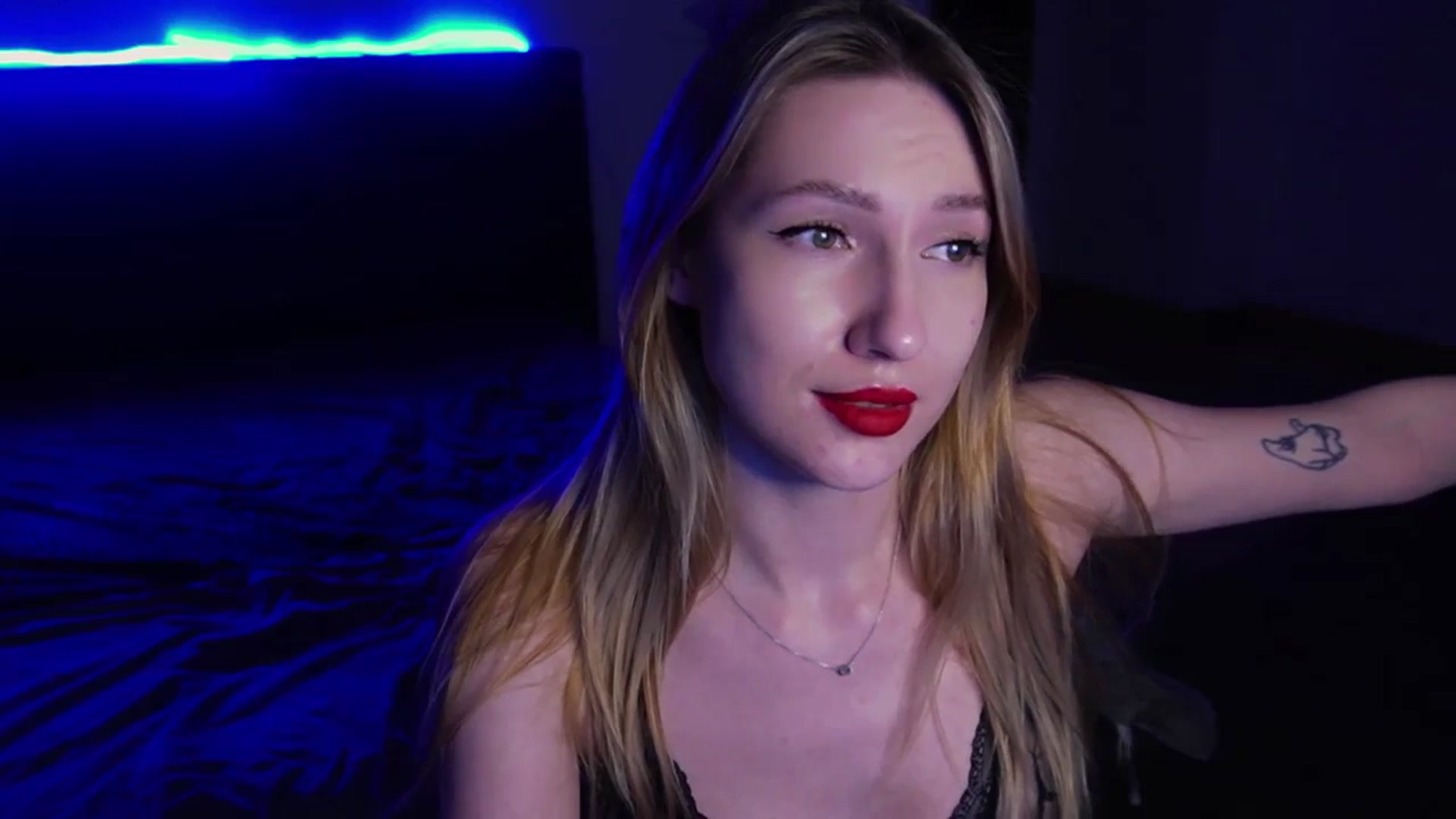 Gallery image thumbnail from LovelyGin's myfreecams stream on, 03/31/2025, 19:04 image 14 of 20