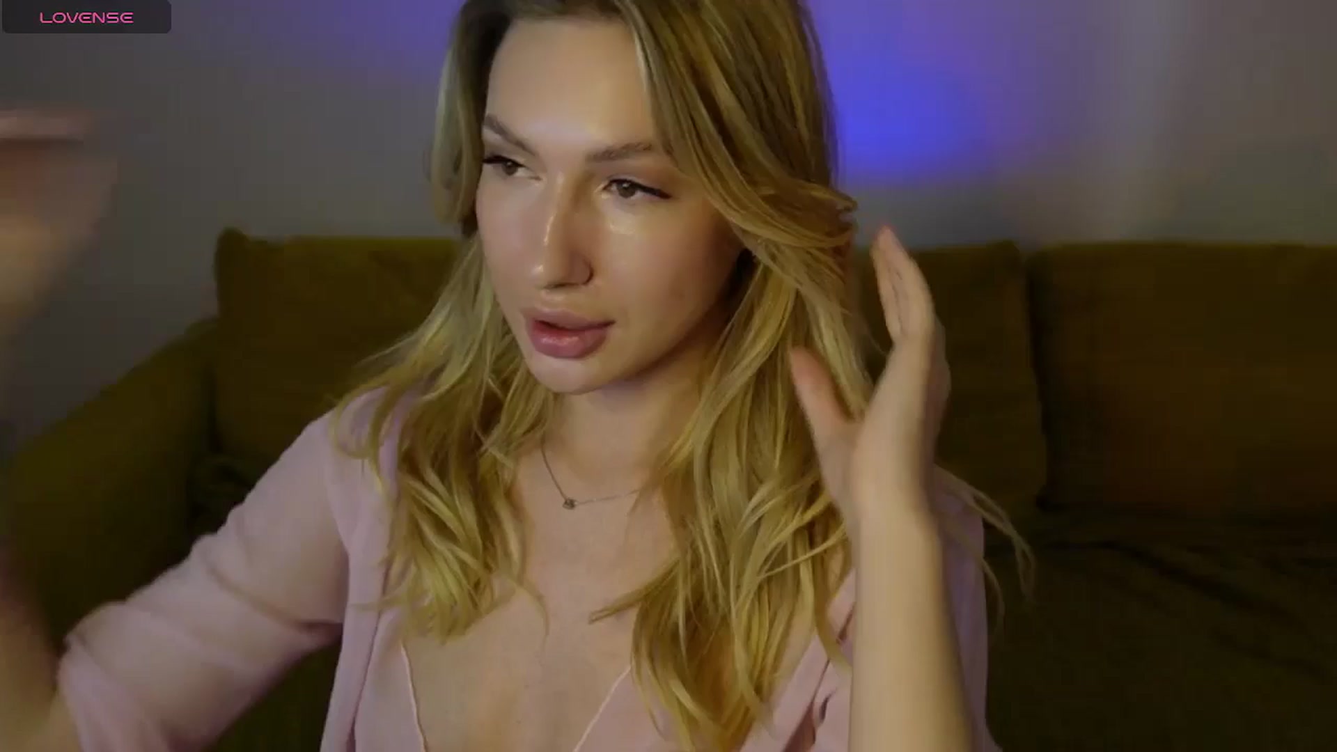 Gallery image thumbnail from LovelyGin's myfreecams stream on, 05/09/2025, 15:13 image 1 of 20
