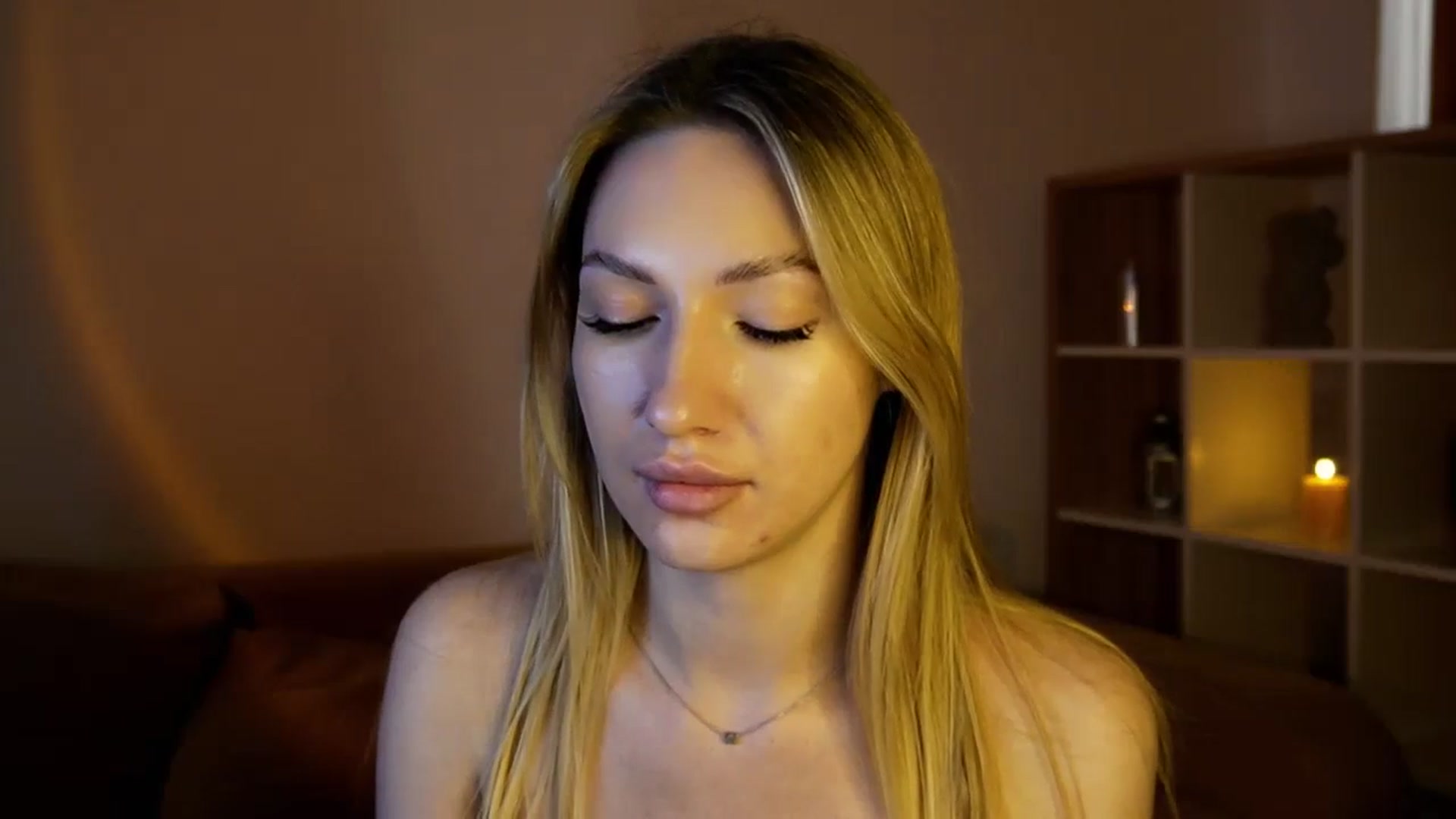 Gallery image thumbnail from LovelyGin's myfreecams stream on, 05/19/2025, 13:59 image 4 of 20