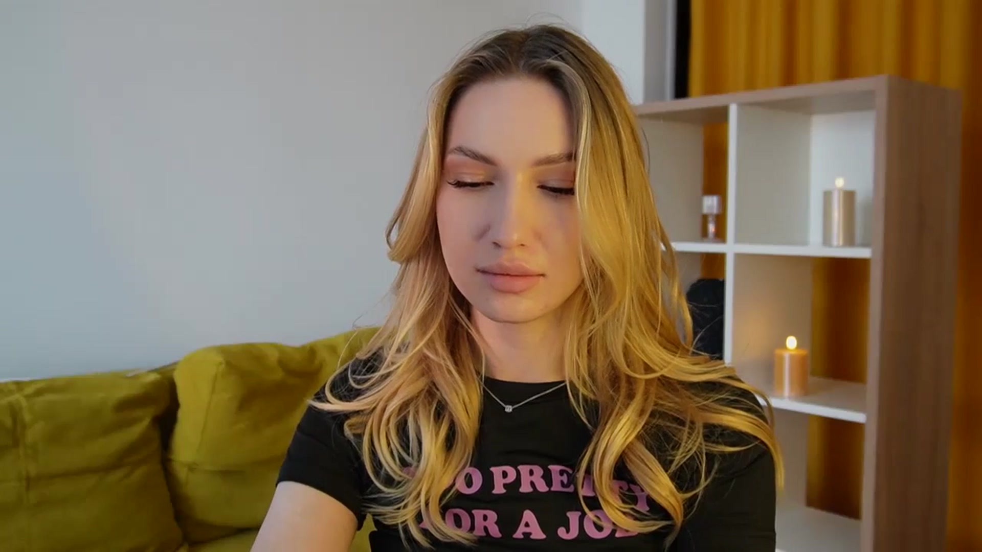 Gallery image thumbnail from LovelyGin's myfreecams stream on, 05/20/2025, 13:17 image 19 of 20
