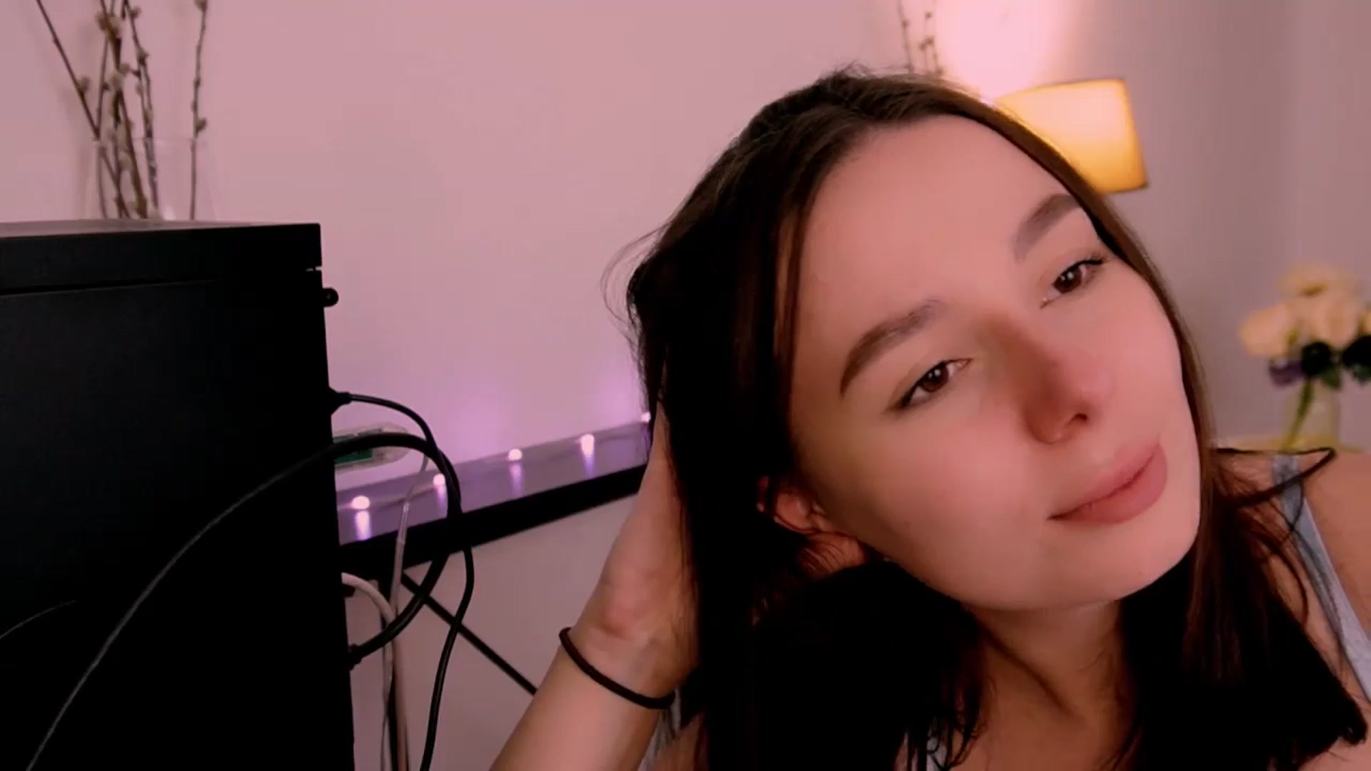 Gallery image thumbnail from LovelyGin's myfreecams stream on, 05/21/2025, 16:35 image 6 of 20