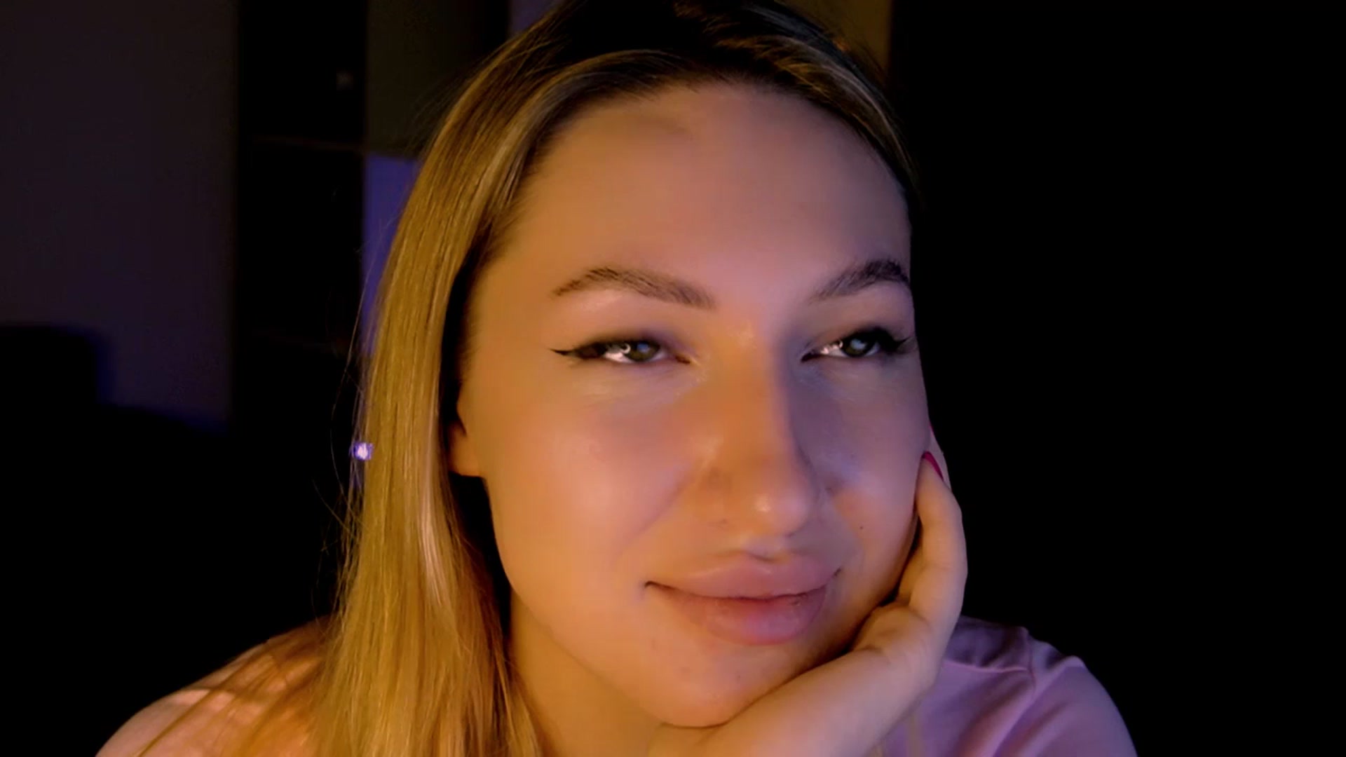 Gallery image thumbnail from LovelyGin's myfreecams stream on, 05/29/2025, 17:56 image 15 of 20