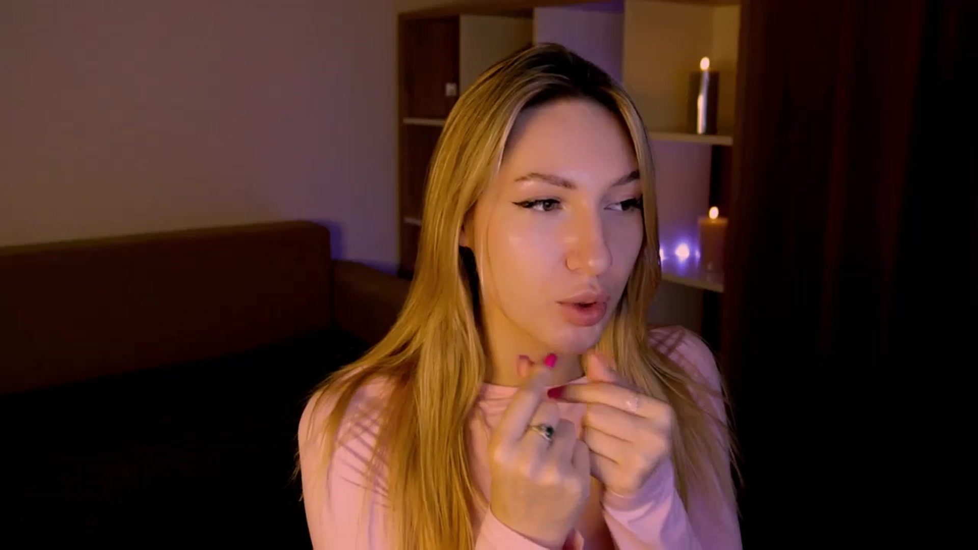 Gallery image thumbnail from LovelyGin's myfreecams stream on, 05/29/2025, 18:52 image 19 of 20