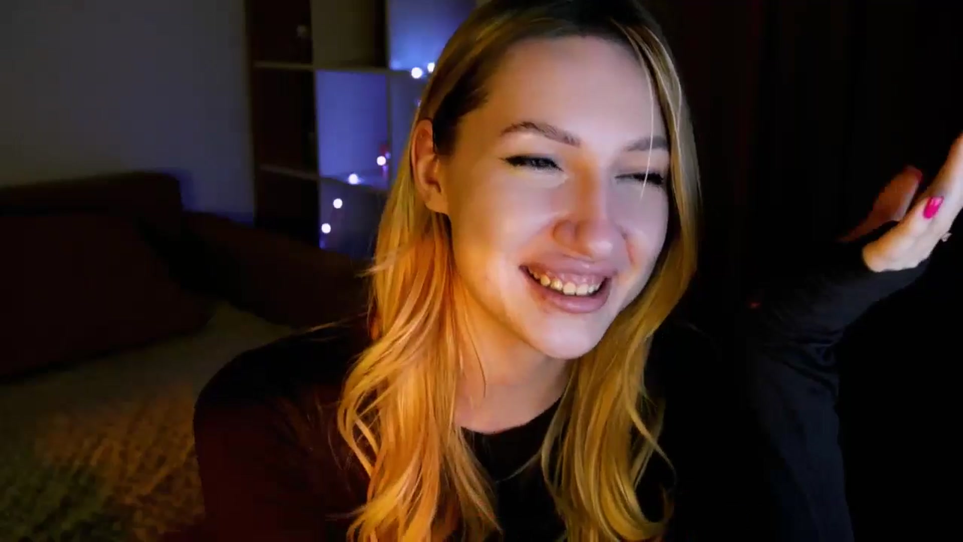 Gallery image thumbnail from LovelyGin's myfreecams stream on, 05/30/2025, 19:19 image 15 of 20