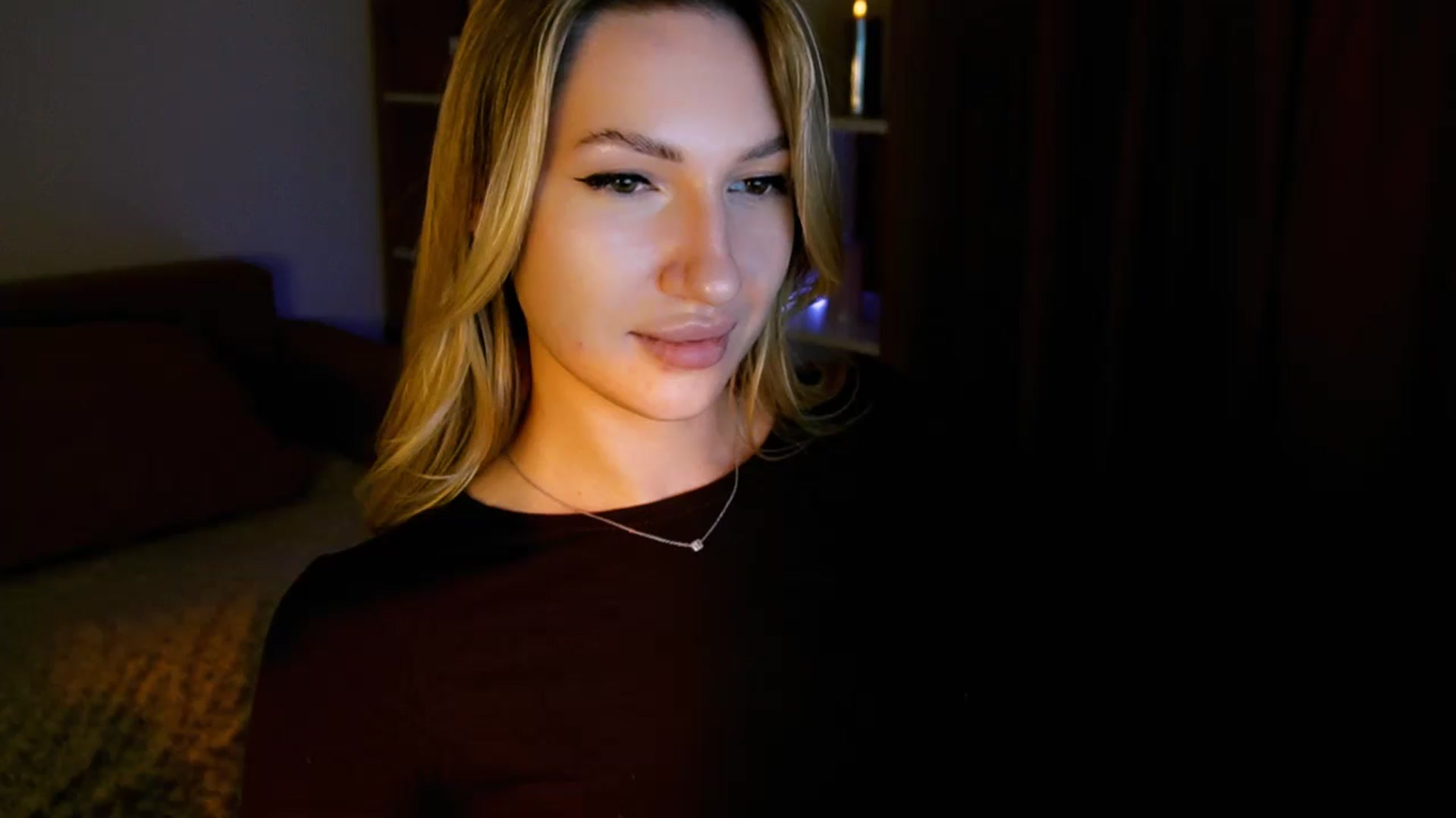 Gallery image thumbnail from LovelyGin's myfreecams stream on, 05/30/2025, 19:19 image 10 of 20