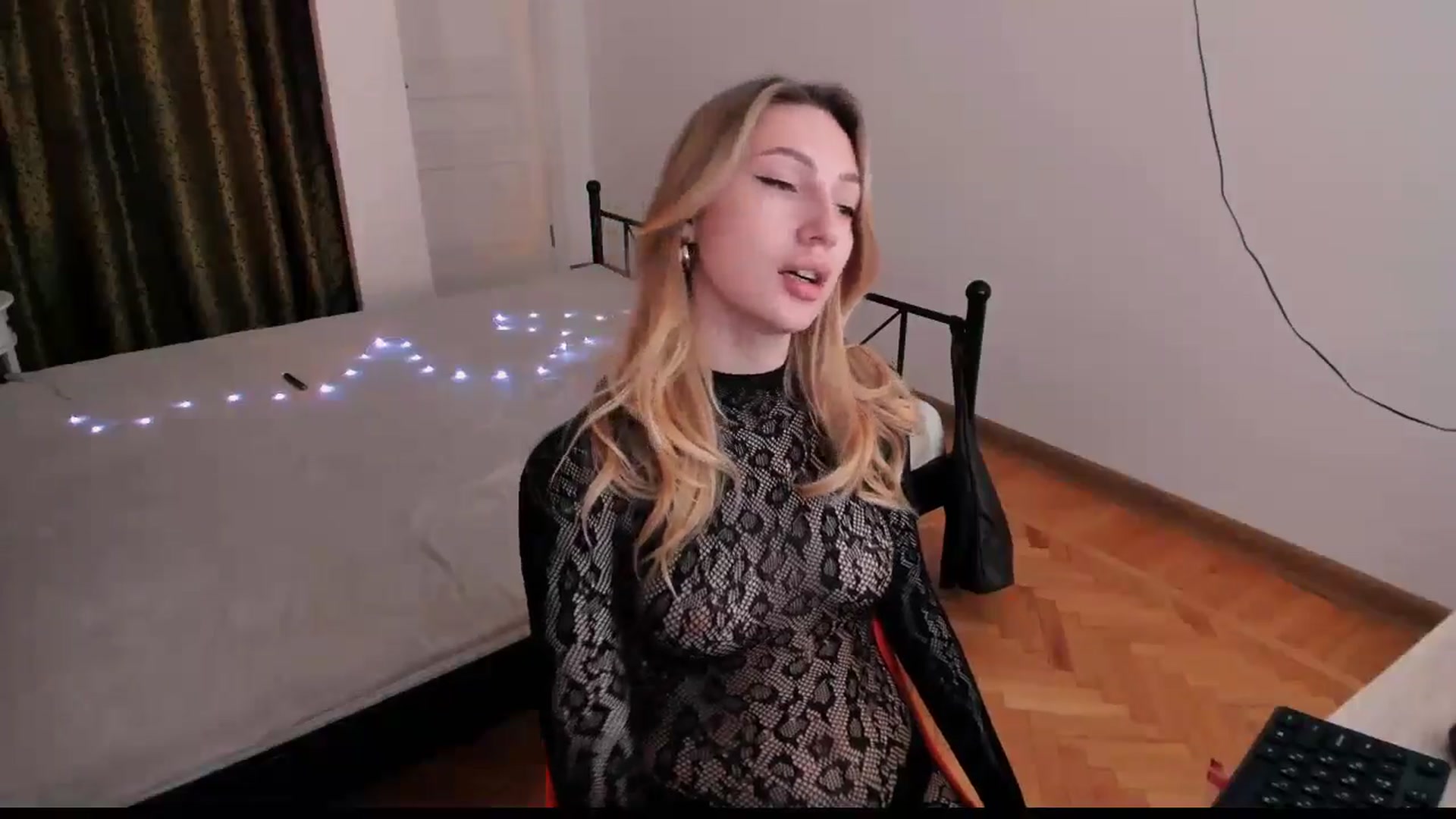 Gallery image thumbnail from LovelyGin's myfreecams stream on, 06/03/2025, 14:49 image 11 of 20