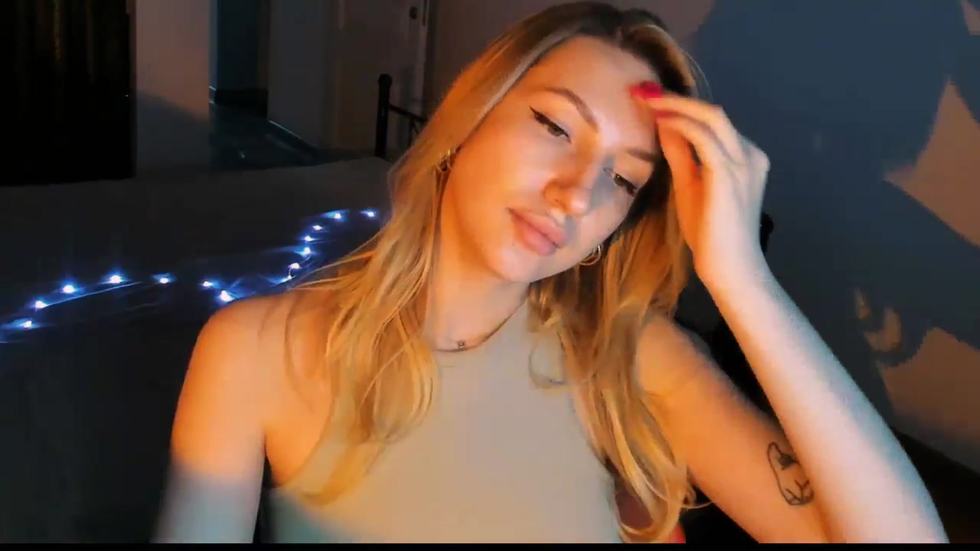 Gallery image thumbnail from LovelyGin's myfreecams stream on, 06/03/2025, 19:08 image 10 of 20