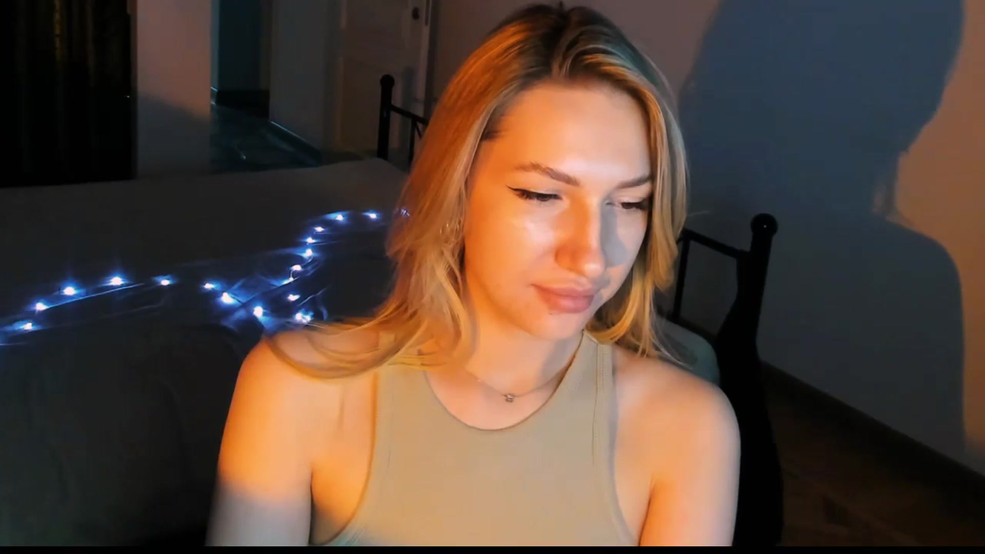 Gallery image thumbnail from LovelyGin's myfreecams stream on, 06/03/2025, 19:08 image 13 of 20