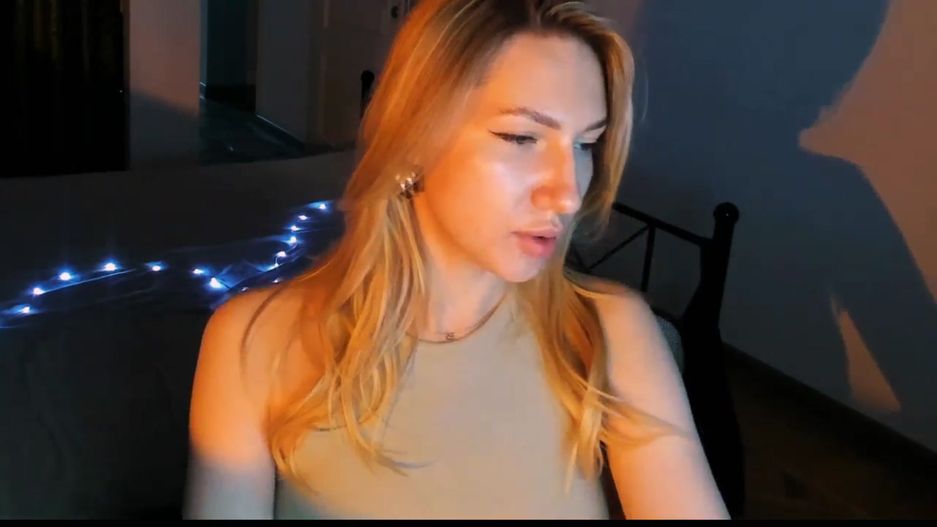 Gallery image thumbnail from LovelyGin's myfreecams stream on, 06/03/2025, 19:08 image 7 of 20