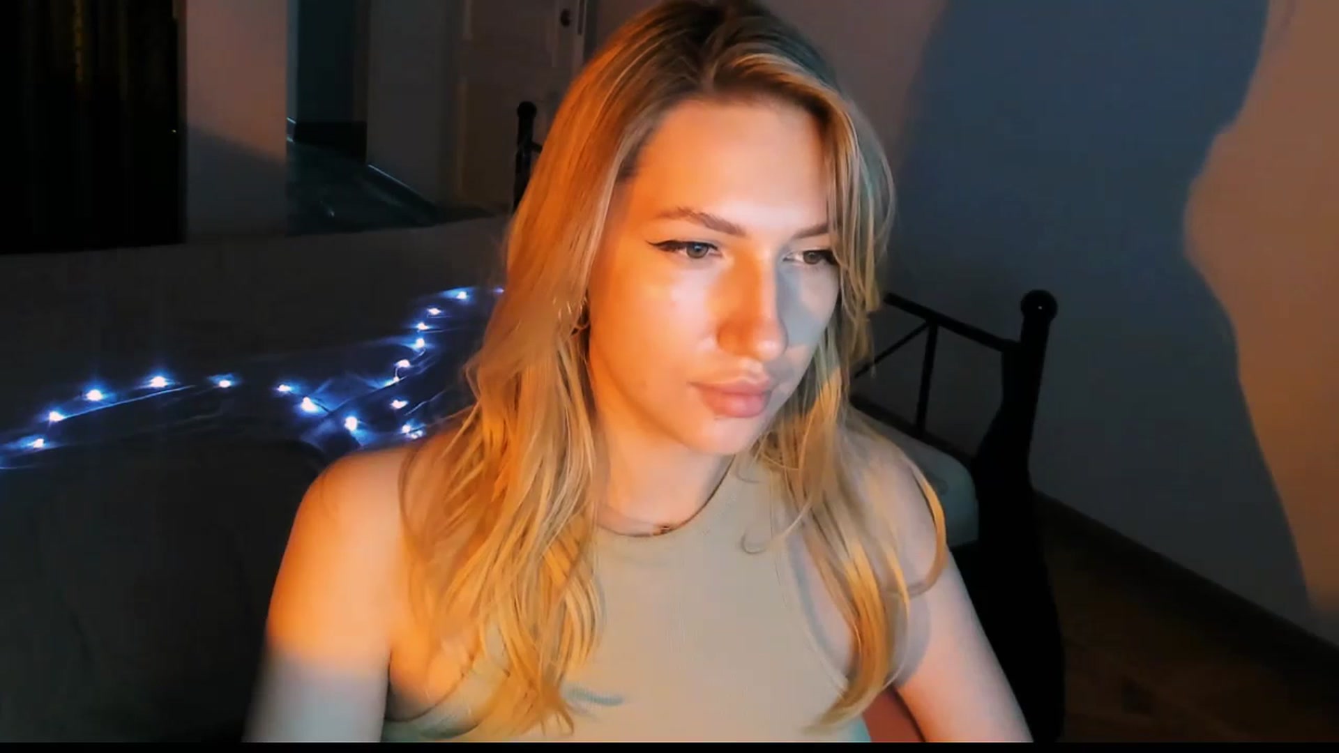 Gallery image thumbnail from LovelyGin's myfreecams stream on, 06/03/2025, 19:08 image 11 of 20