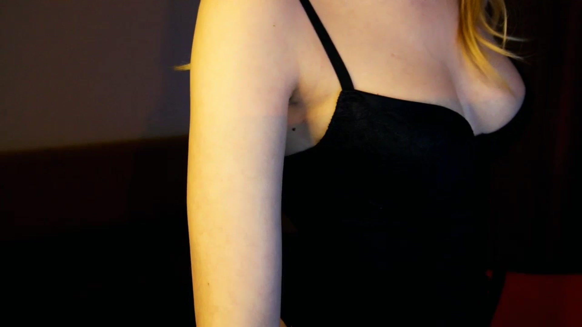 Gallery image thumbnail from LovelyGin's myfreecams stream on, 06/04/2025, 15:43 image 13 of 20
