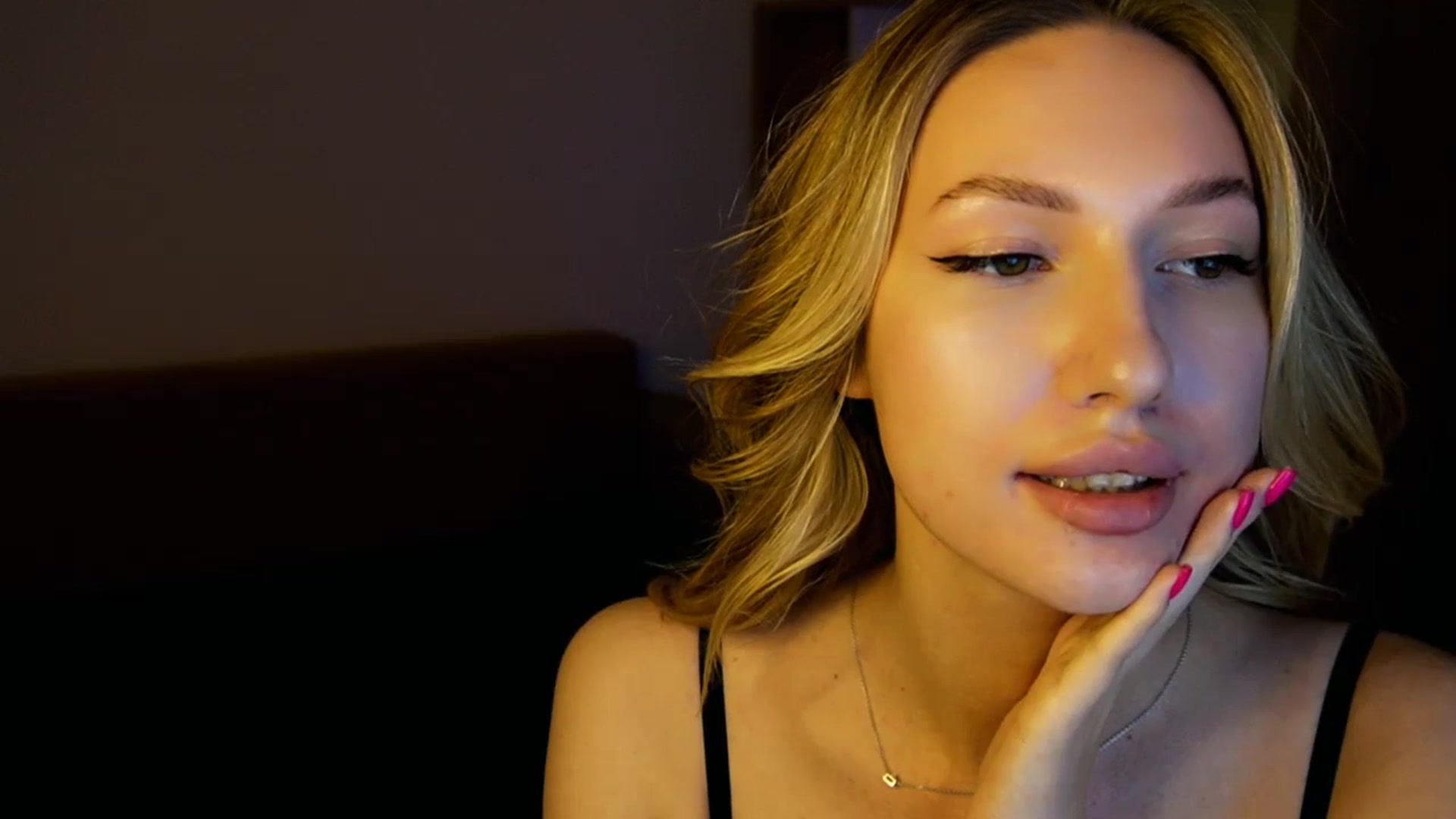 Gallery image thumbnail from LovelyGin's myfreecams stream on, 06/04/2025, 15:43 image 7 of 20