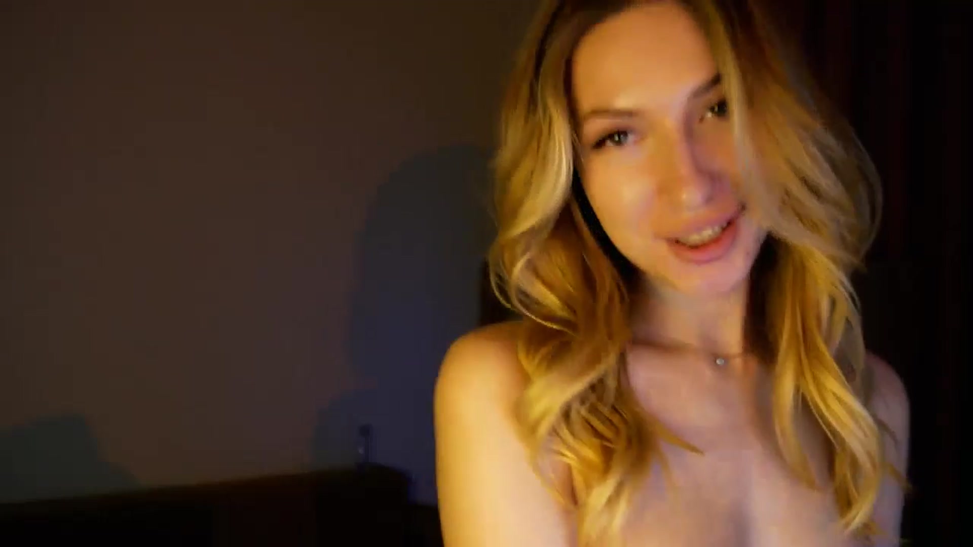 Gallery image thumbnail from LovelyGin's myfreecams stream on, 06/04/2025, 18:01 image 19 of 20