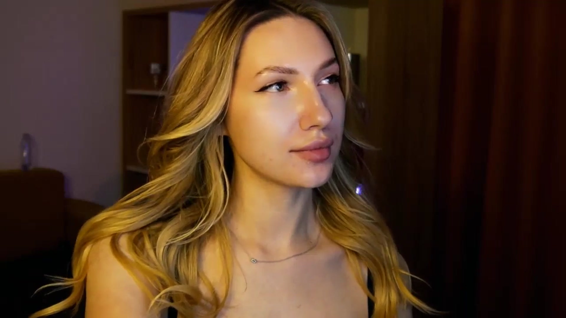Gallery image thumbnail from LovelyGin's myfreecams stream on, 06/04/2025, 18:01 image 12 of 20