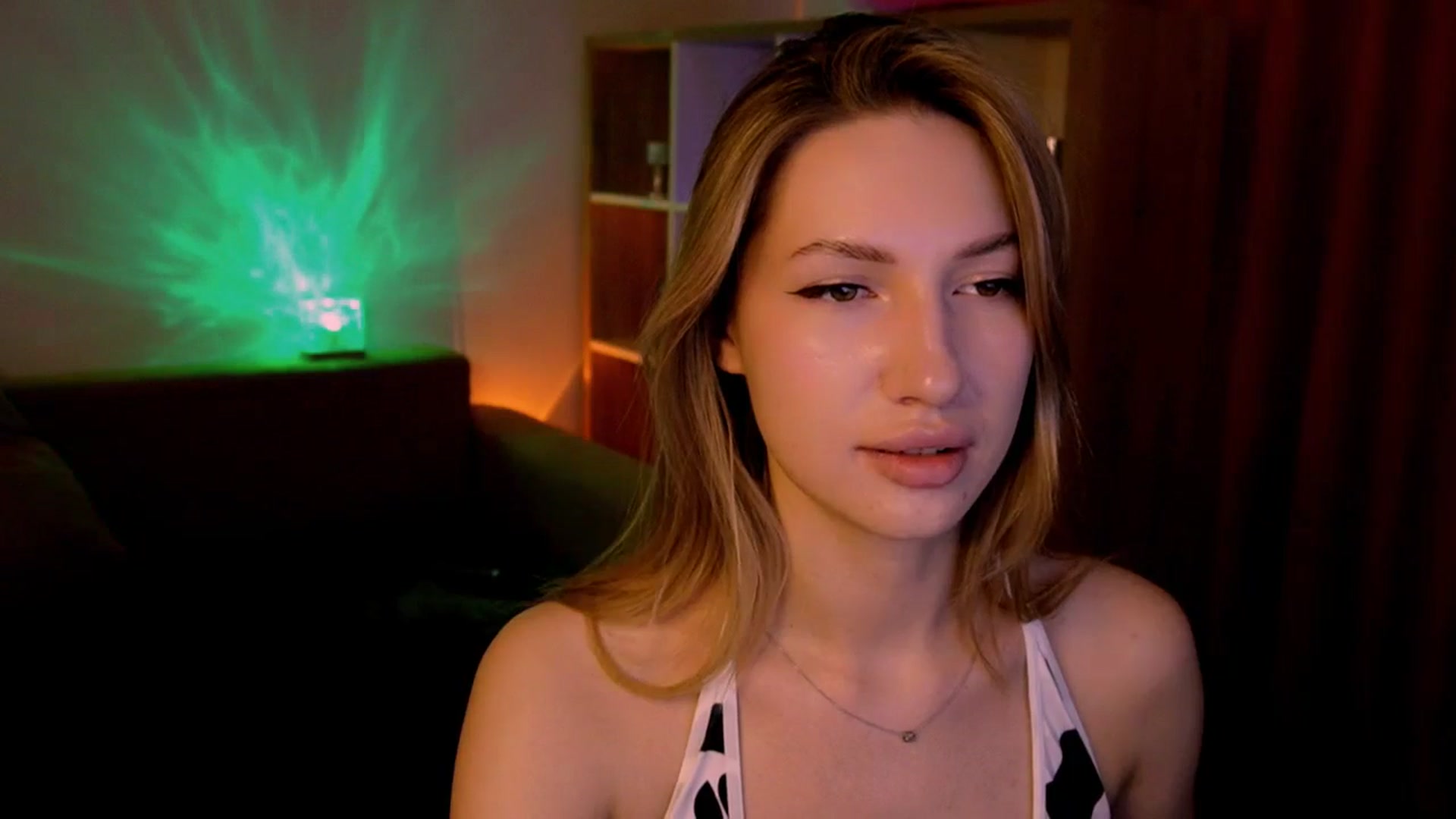Gallery image thumbnail from LovelyGin's myfreecams stream on, 06/09/2025, 13:44 image 15 of 20