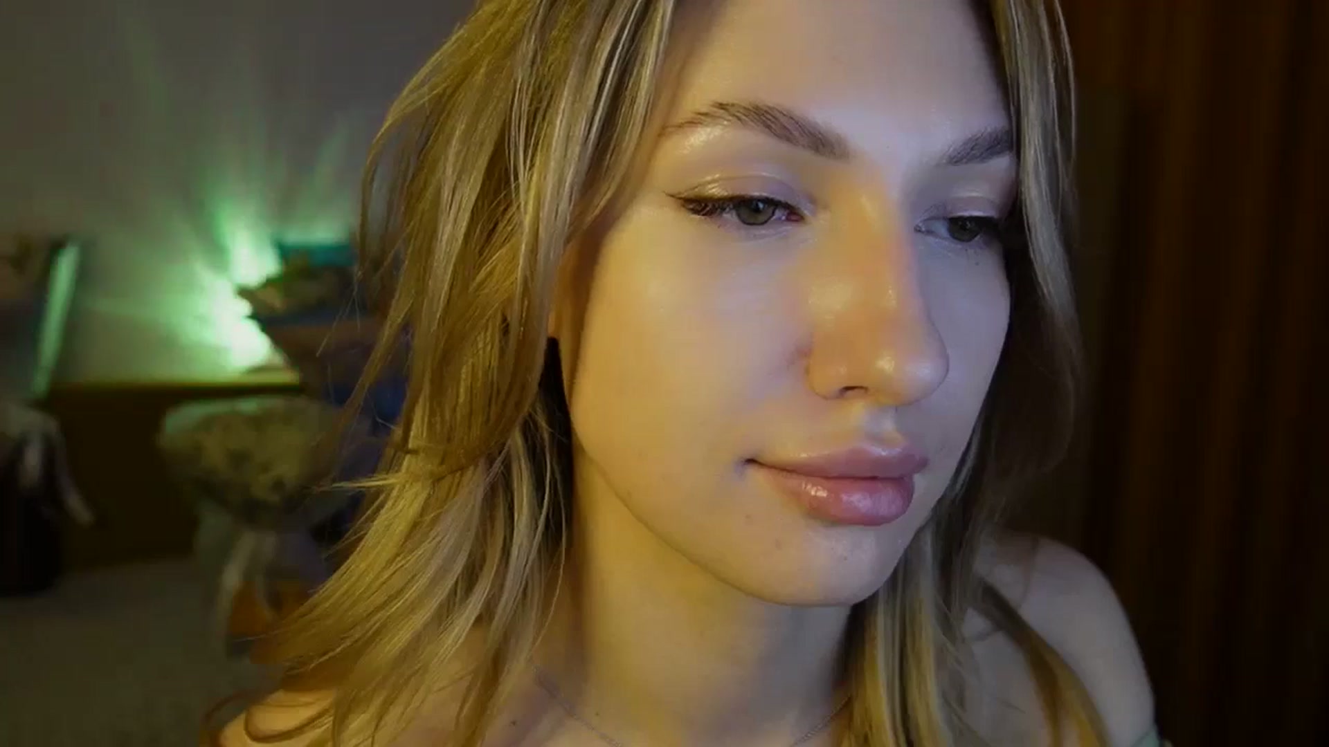 Gallery image thumbnail from LovelyGin's myfreecams stream on, 06/10/2025, 17:02 image 15 of 20