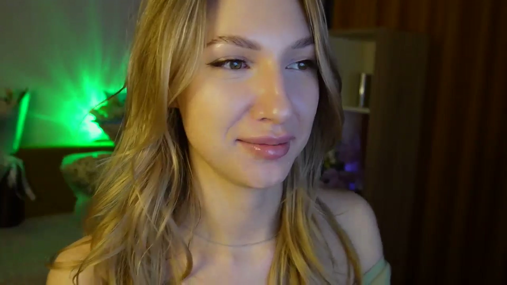 Gallery image thumbnail from LovelyGin's myfreecams stream on, 06/10/2025, 17:02 image 18 of 20