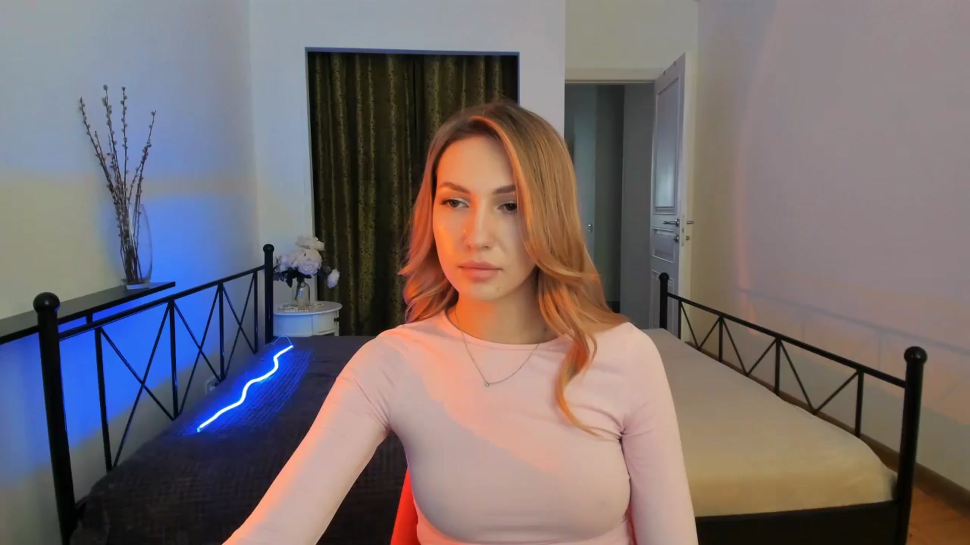 Gallery image thumbnail from LovelyGin's myfreecams stream on, 06/11/2025, 14:42 image 1 of 20