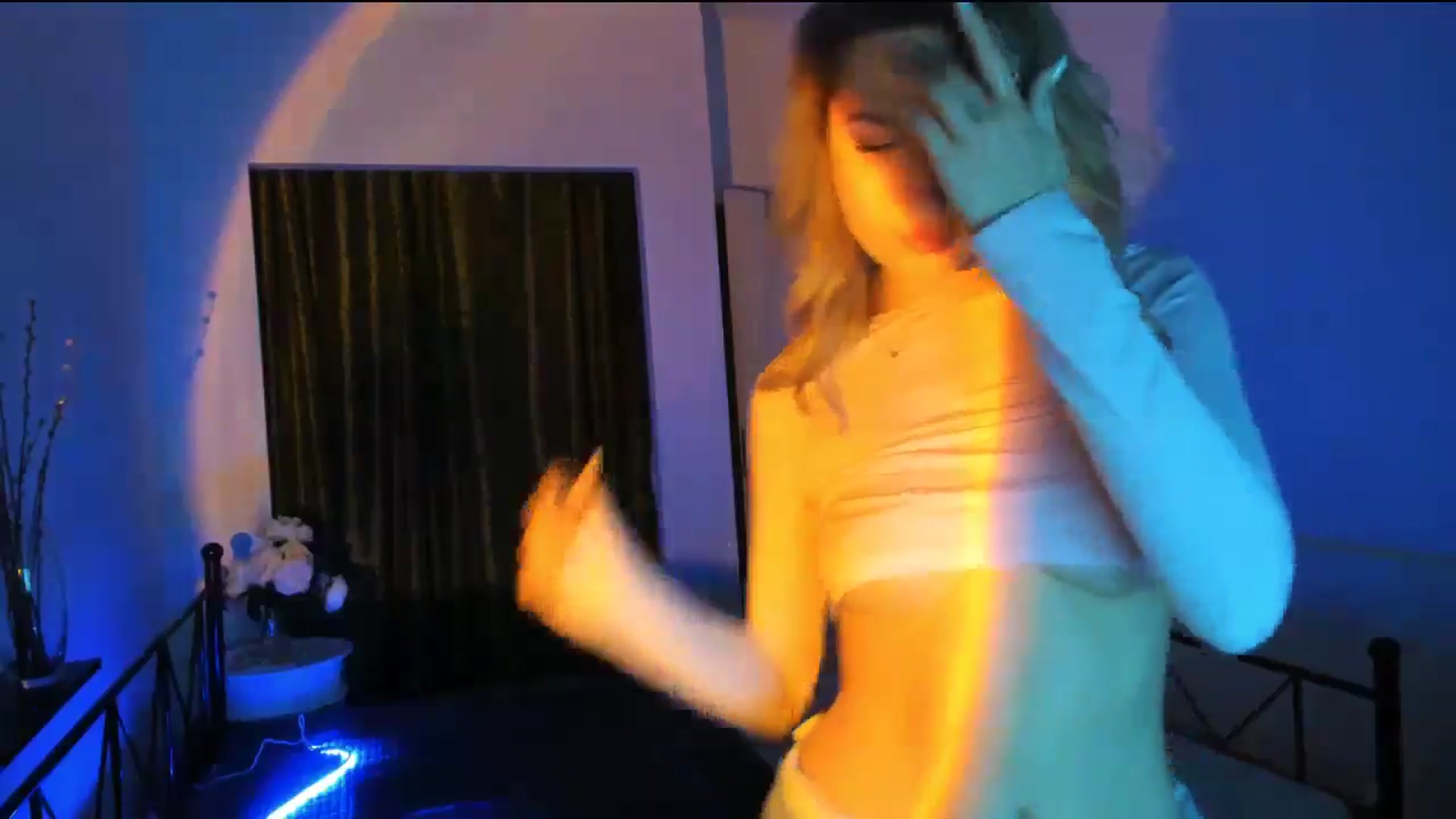 Gallery image thumbnail from LovelyGin's myfreecams stream on, 06/11/2025, 18:38 image 12 of 20