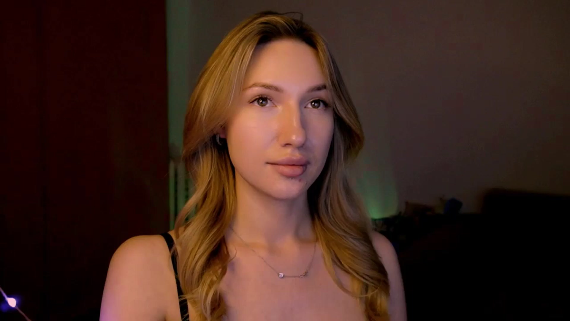 Gallery image thumbnail from LovelyGin's myfreecams stream on, 06/13/2025, 19:11 image 13 of 20