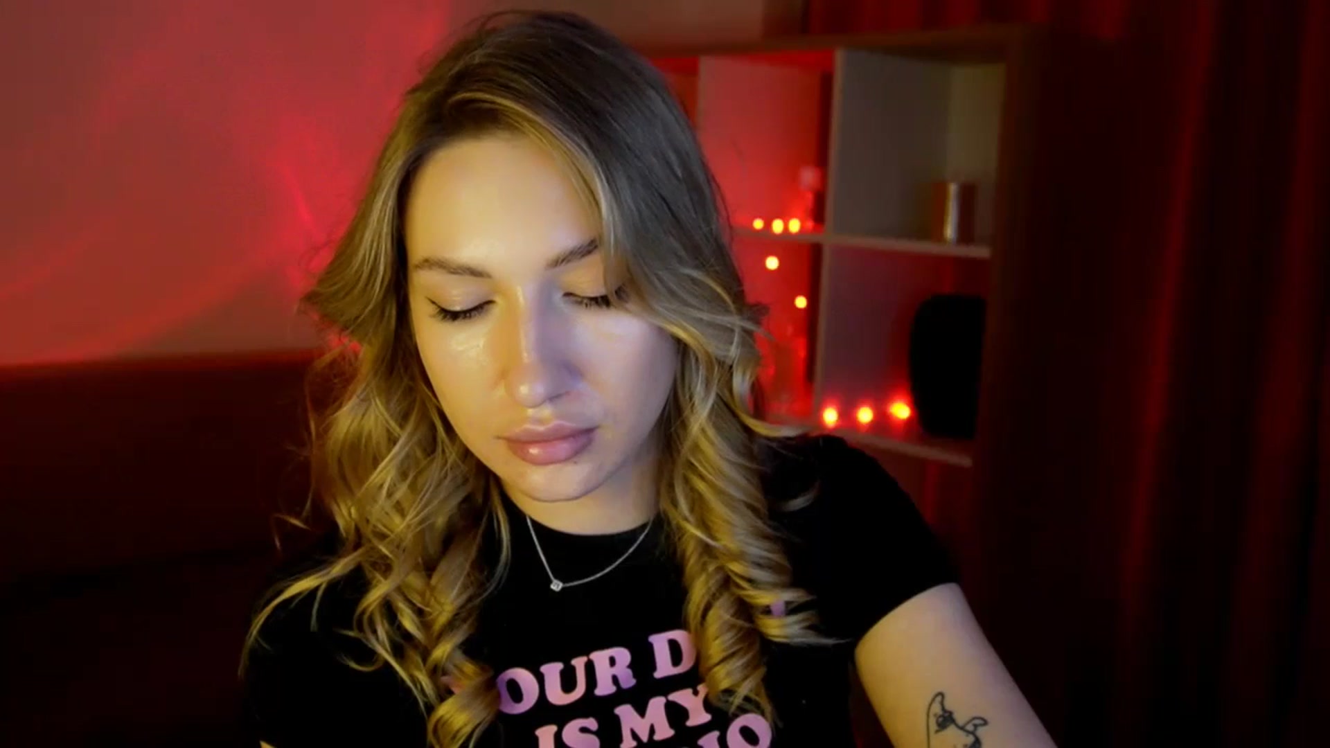 Gallery image thumbnail from LovelyGin's myfreecams stream on, 06/17/2025, 15:38 image 17 of 20