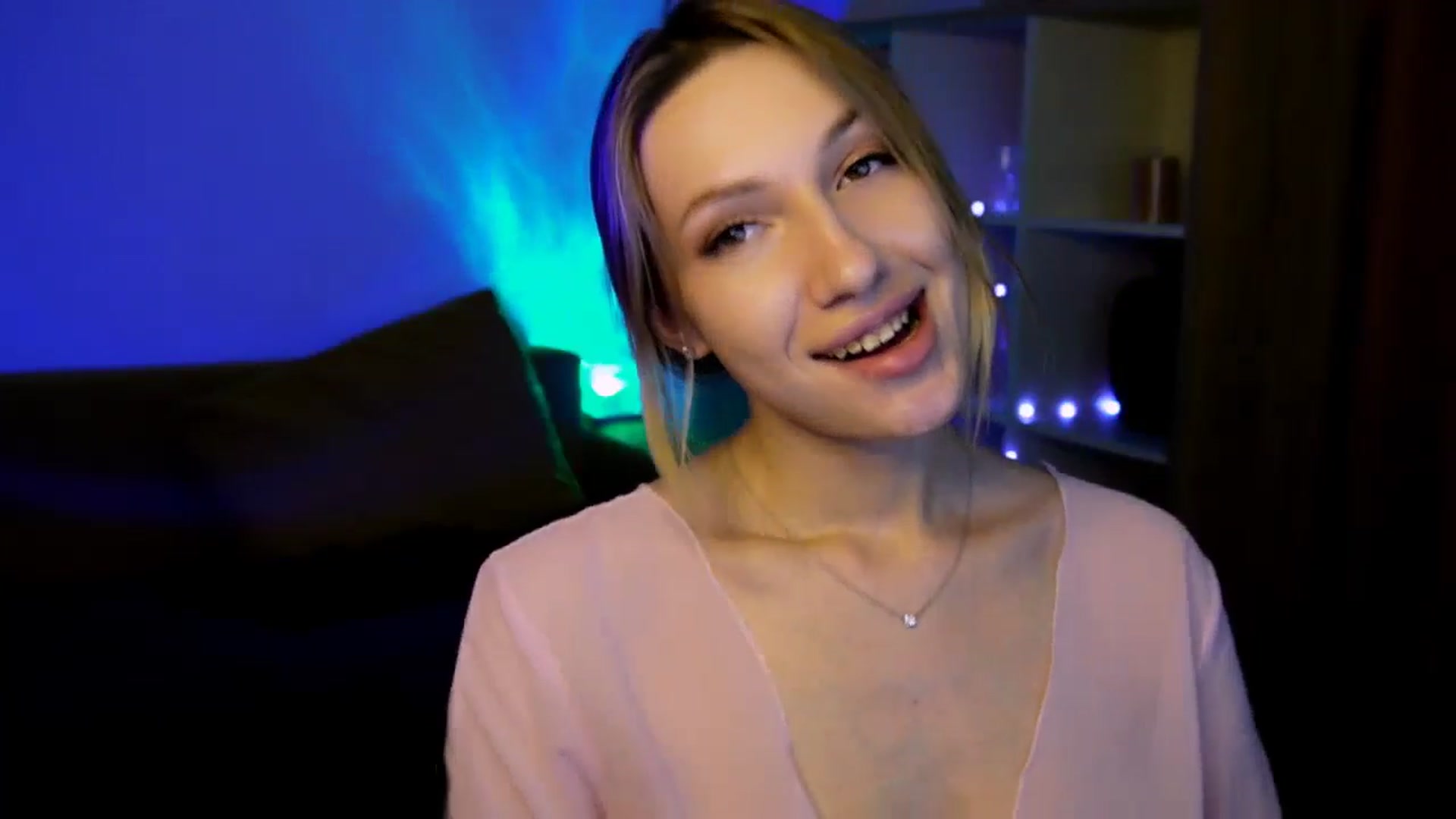 Gallery image thumbnail from LovelyGin's myfreecams stream on, 06/18/2025, 19:06 image 17 of 20