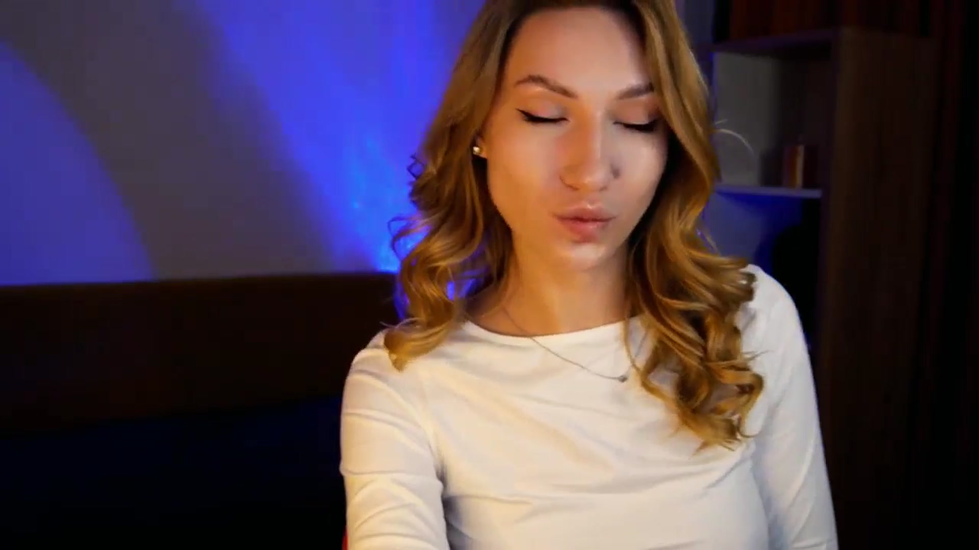 Gallery image thumbnail from LovelyGin's myfreecams stream on, 06/19/2025, 12:57 image 7 of 20