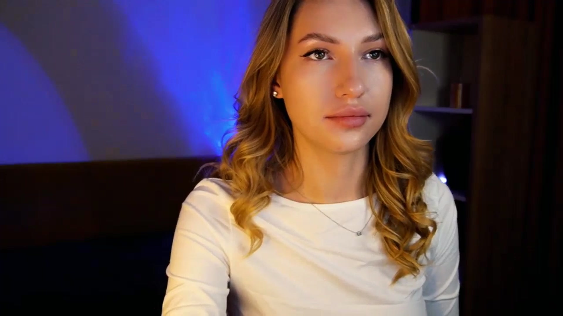 Gallery image thumbnail from LovelyGin's myfreecams stream on, 06/19/2025, 12:57 image 8 of 20