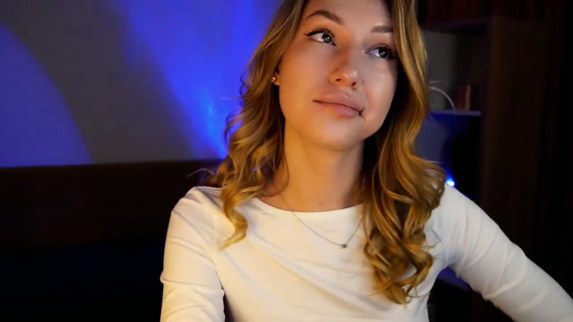 Gallery image thumbnail from LovelyGin's myfreecams stream on, 06/19/2025, 12:57 image 9 of 20