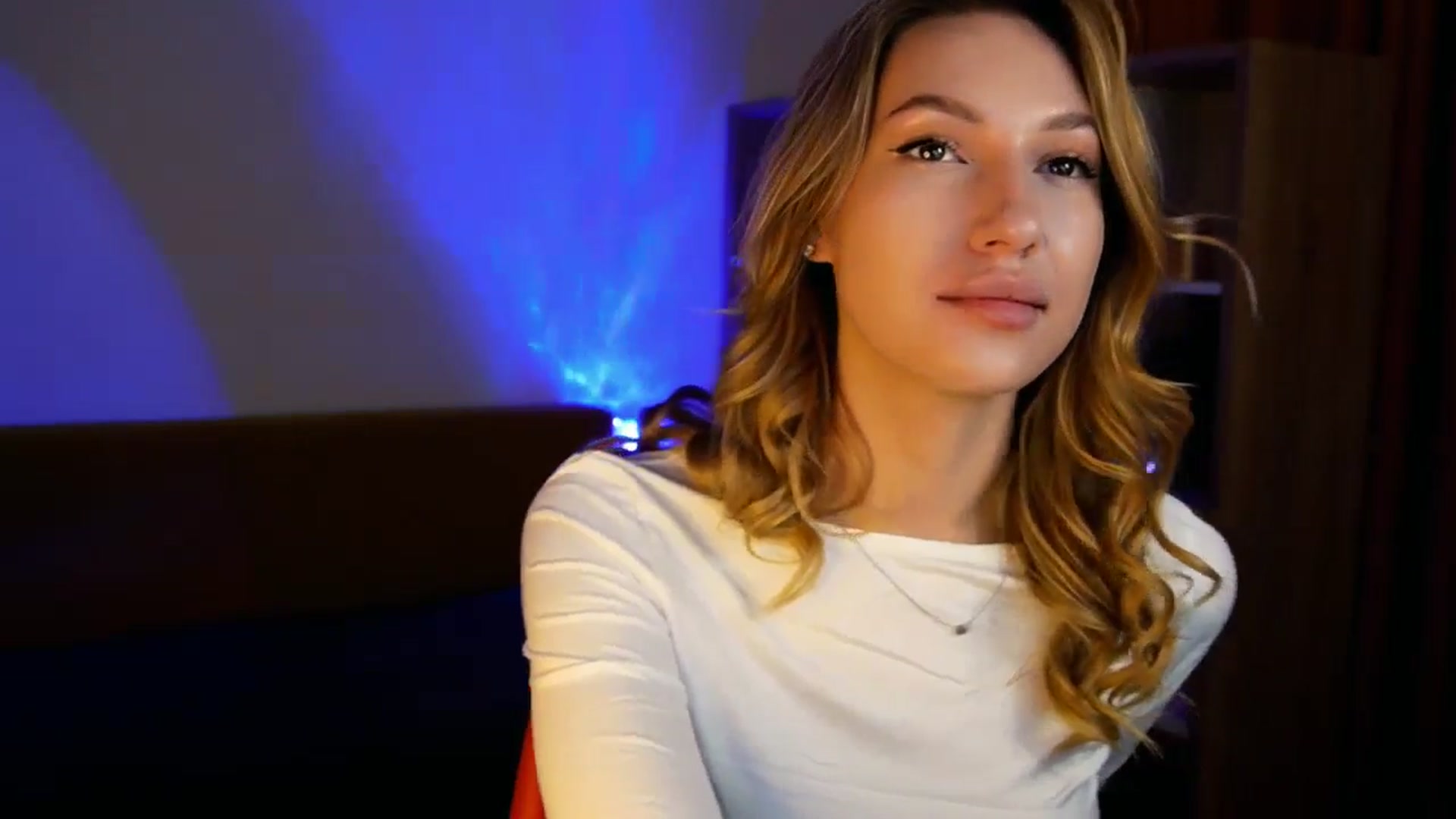 Gallery image thumbnail from LovelyGin's myfreecams stream on, 06/19/2025, 12:57 image 15 of 20