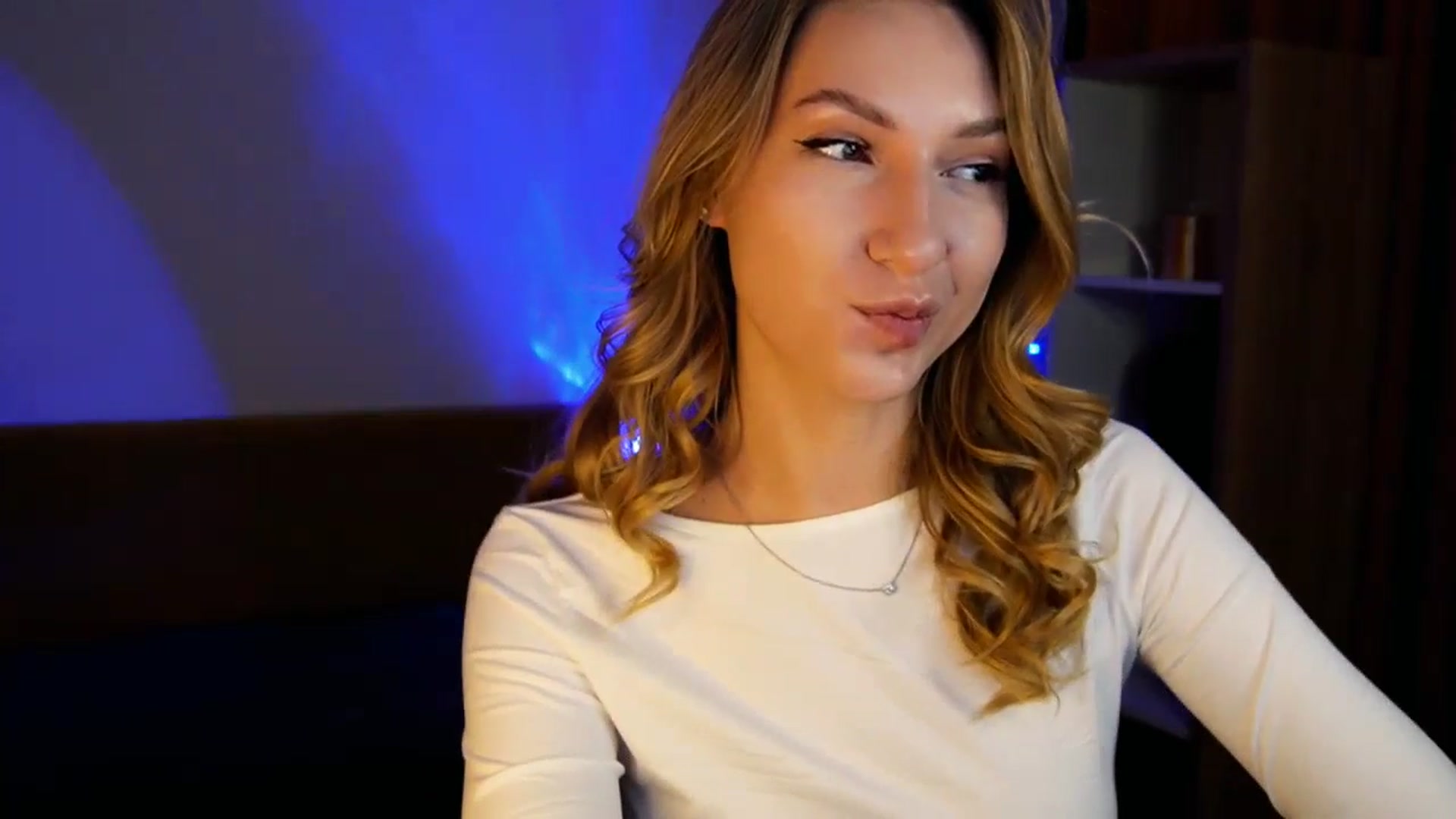 Gallery image thumbnail from LovelyGin's myfreecams stream on, 06/19/2025, 12:57 image 10 of 20