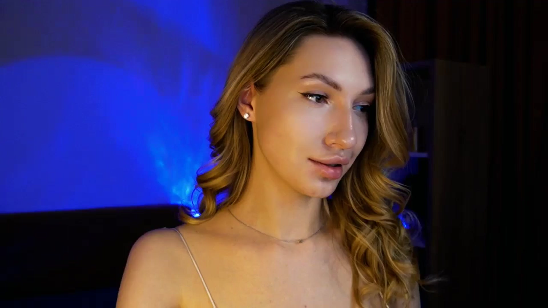 Gallery image thumbnail from LovelyGin's myfreecams stream on, 06/19/2025, 13:45 image 10 of 20