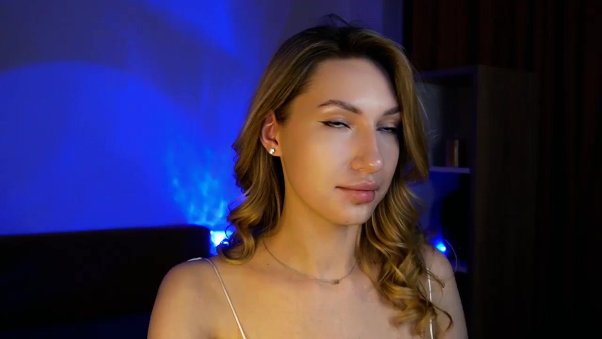 Gallery image thumbnail from LovelyGin's myfreecams stream on, 06/19/2025, 13:45 image 9 of 20