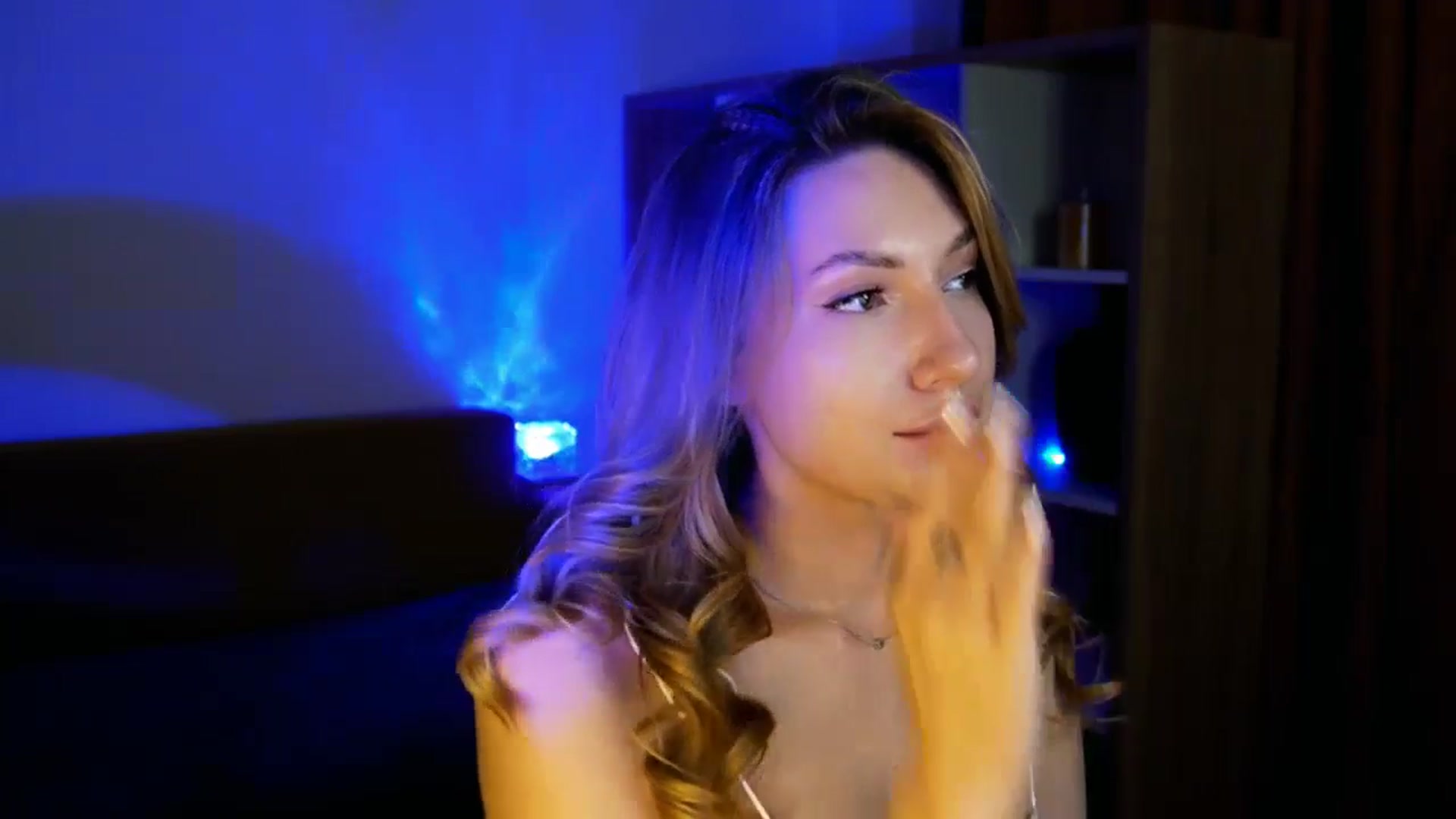 Gallery image thumbnail from LovelyGin's myfreecams stream on, 06/19/2025, 19:10 image 4 of 20