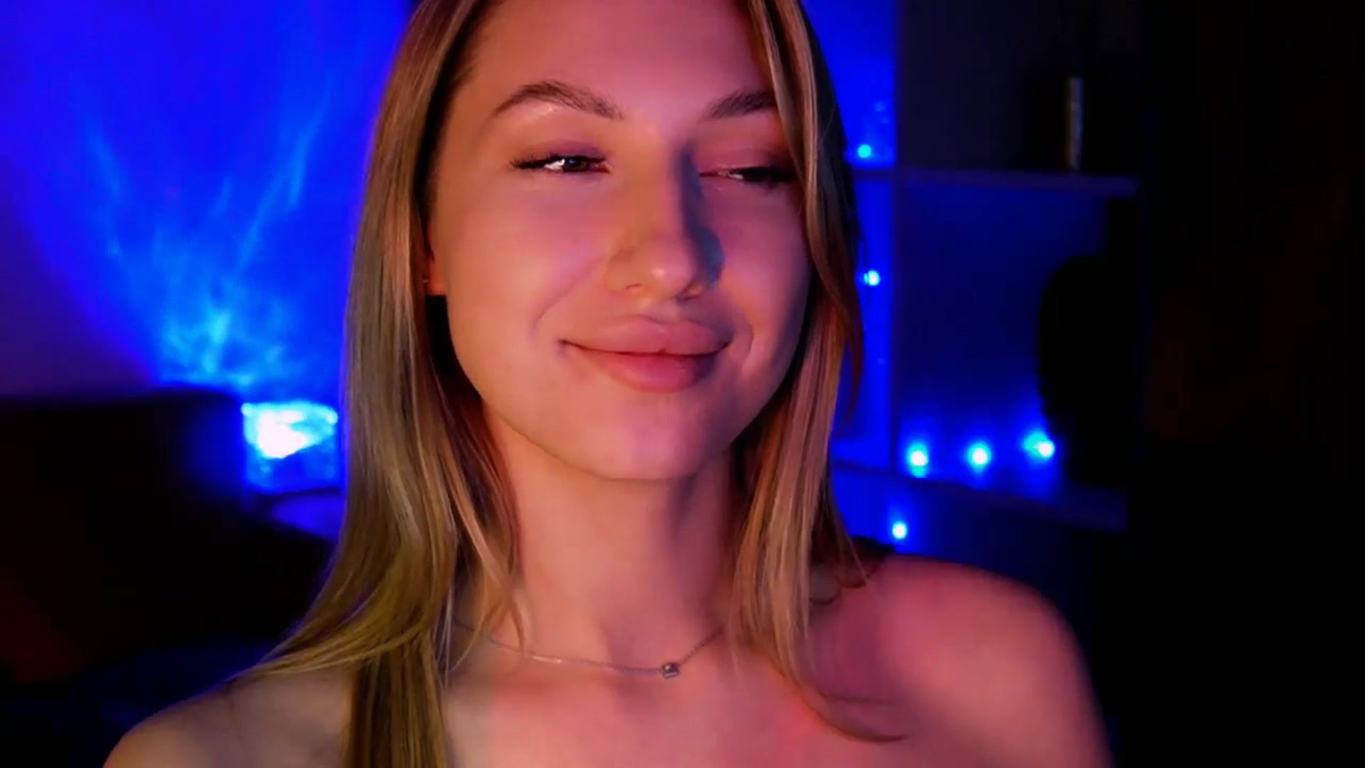 Gallery image thumbnail from LovelyGin's myfreecams stream on, 06/20/2025, 16:52 image 15 of 20