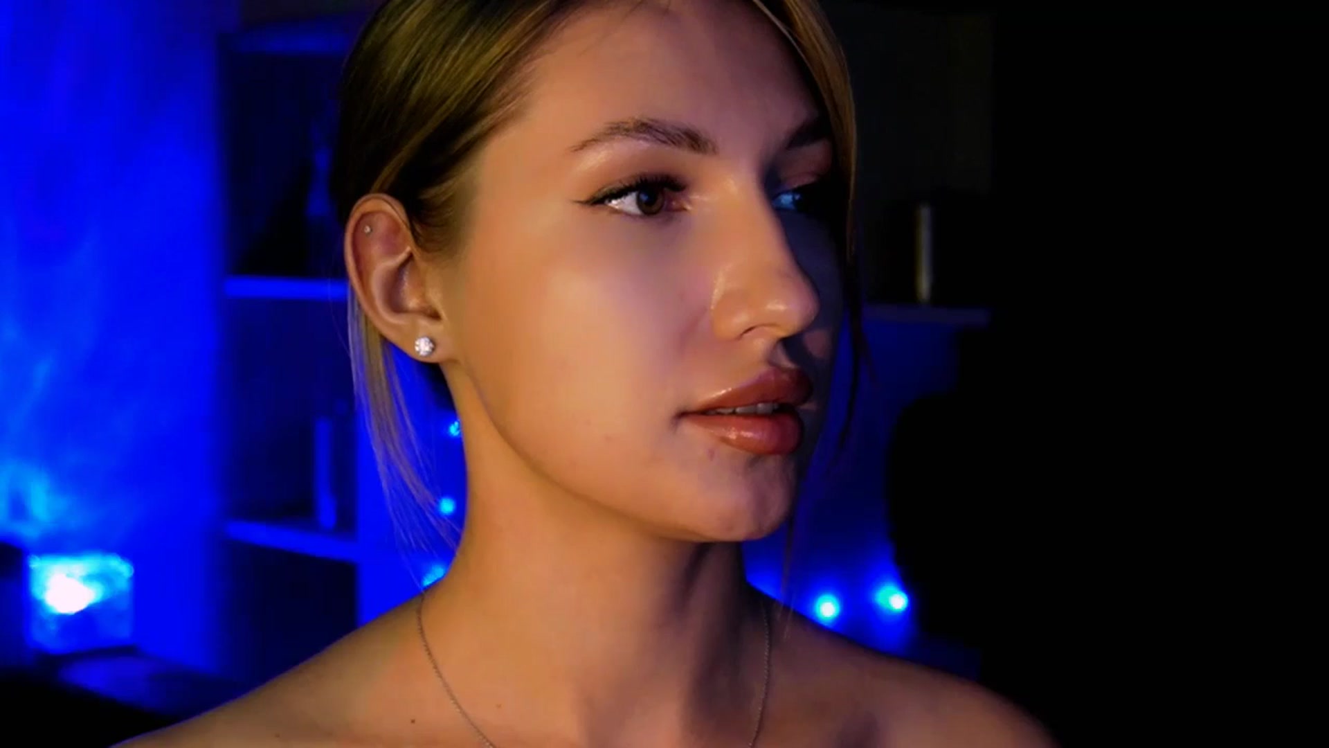 Gallery image thumbnail from LovelyGin's myfreecams stream on, 06/20/2025, 18:14 image 15 of 20