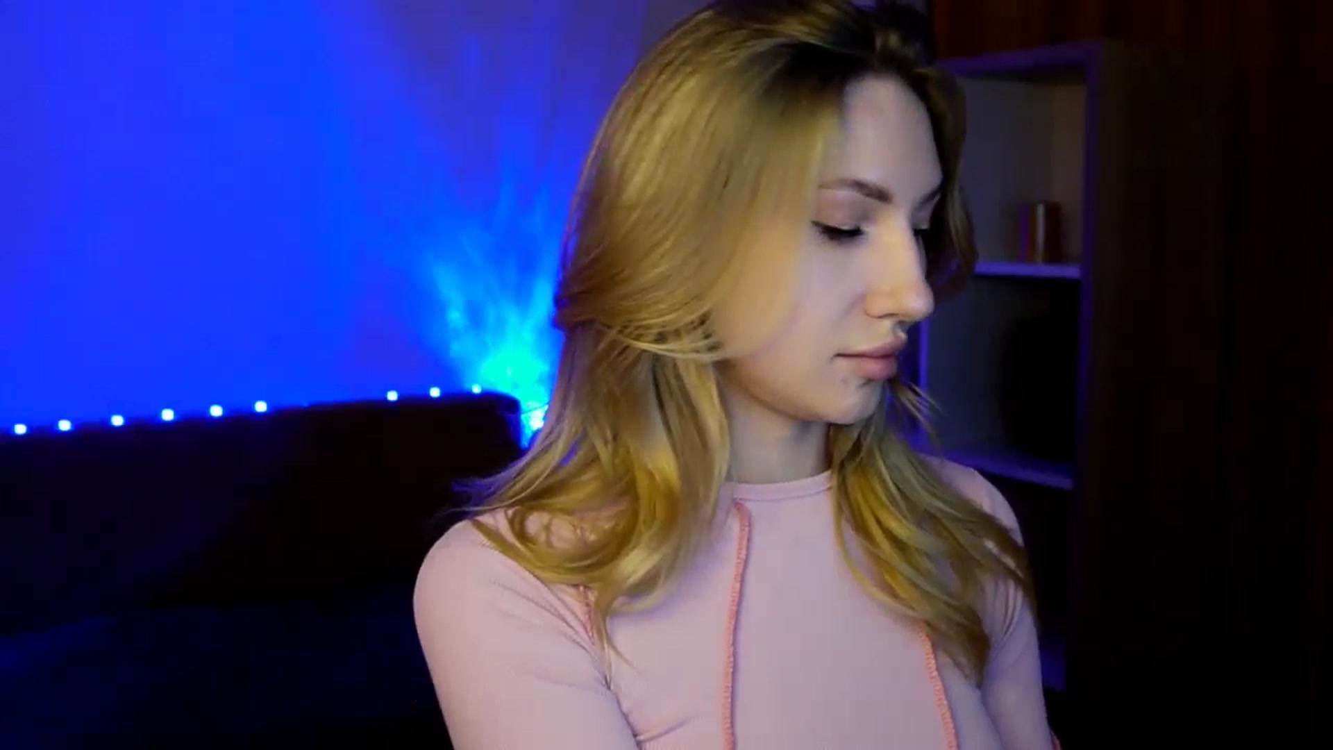 Gallery image thumbnail from LovelyGin's myfreecams stream on, 06/24/2025, 15:09 image 5 of 20