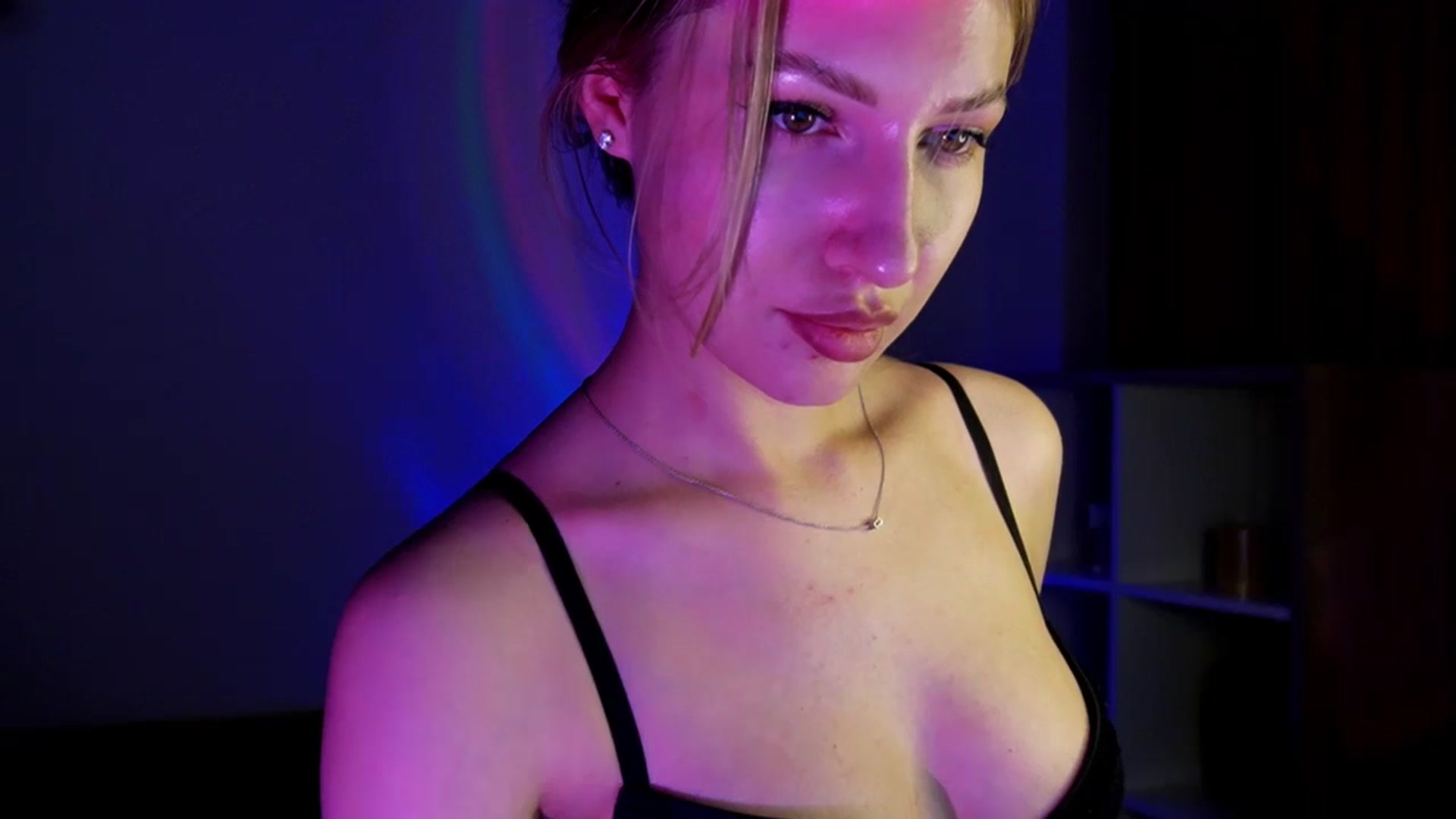 Gallery image thumbnail from LovelyGin's myfreecams stream on, 06/24/2025, 18:29 image 16 of 20