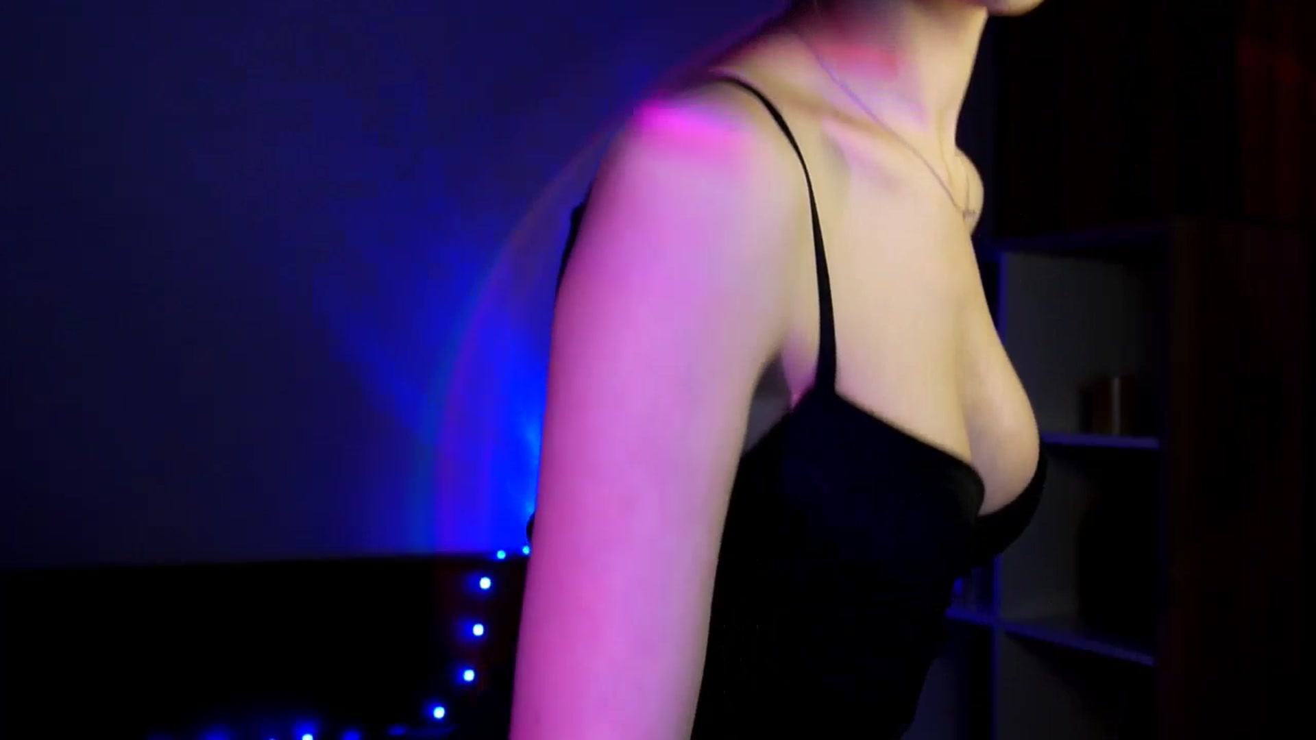 Gallery image thumbnail from LovelyGin's myfreecams stream on, 06/24/2025, 18:29 image 14 of 20