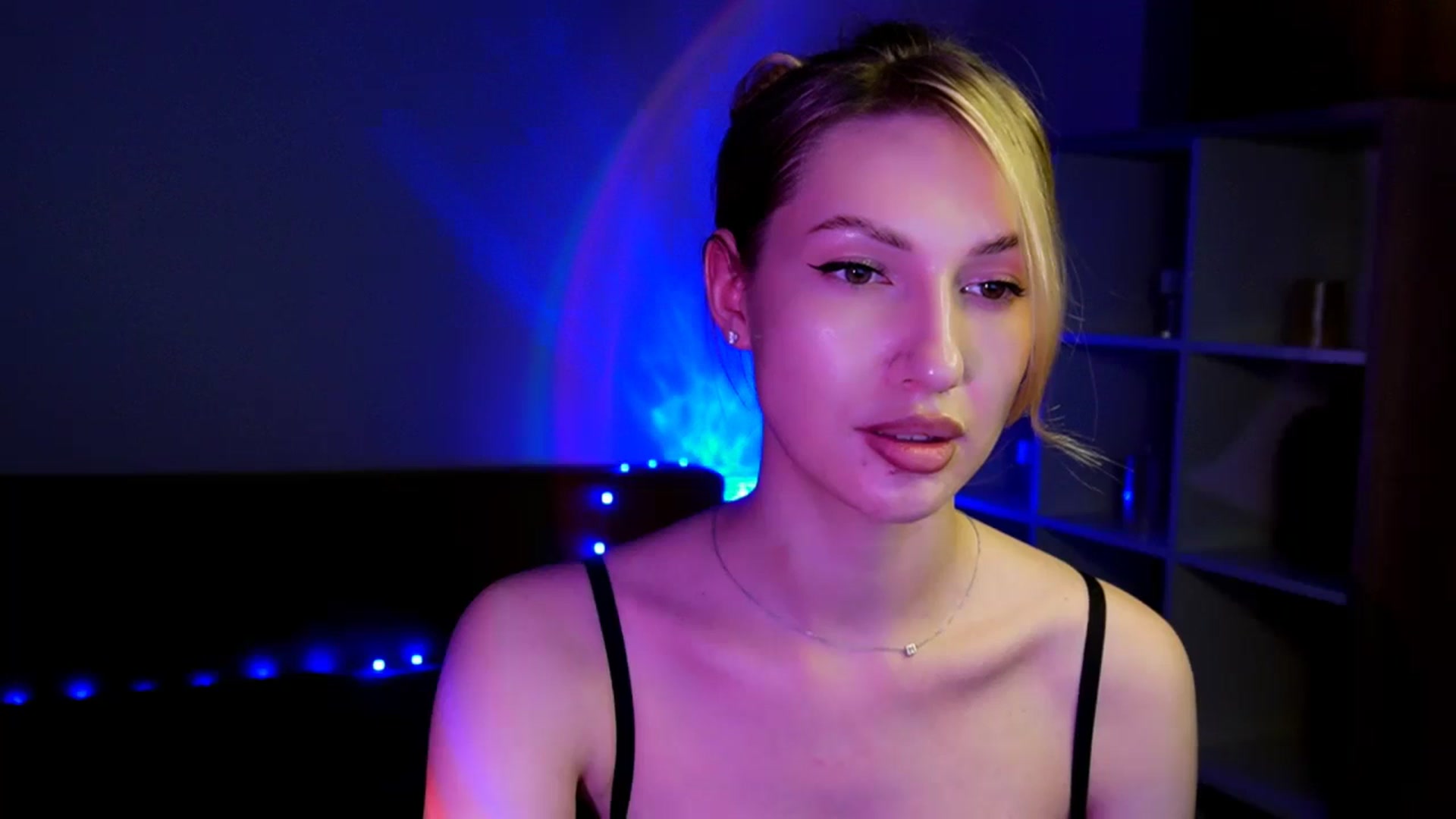 Gallery image thumbnail from LovelyGin's myfreecams stream on, 06/24/2025, 18:29 image 11 of 20
