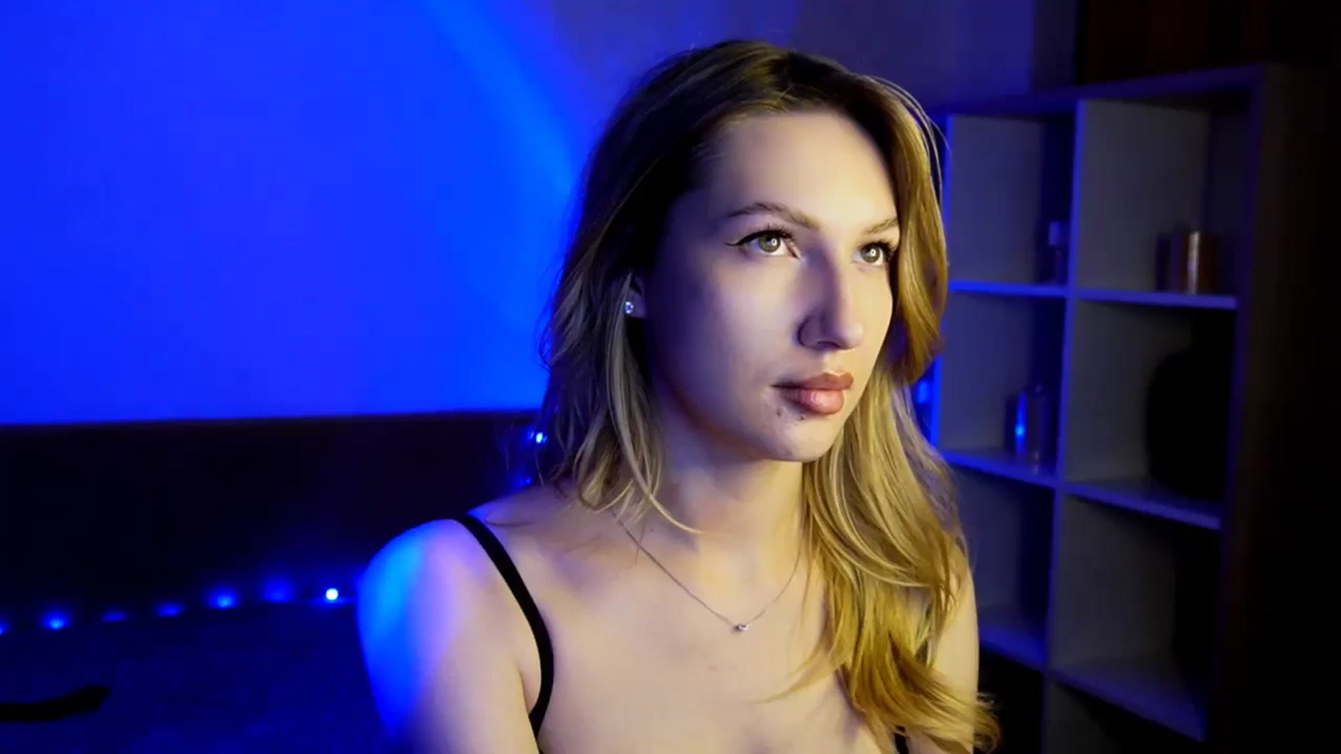 Gallery image thumbnail from LovelyGin's myfreecams stream on, 06/24/2025, 19:02 image 12 of 20